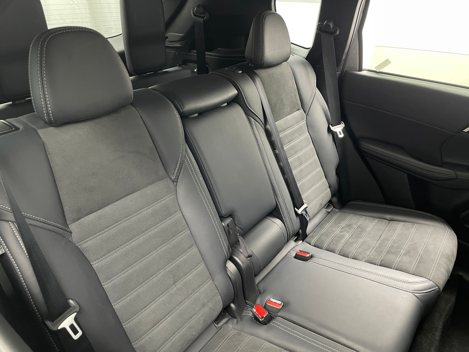 Thumbnail: 2025 Mitsubishi Outlander - 6