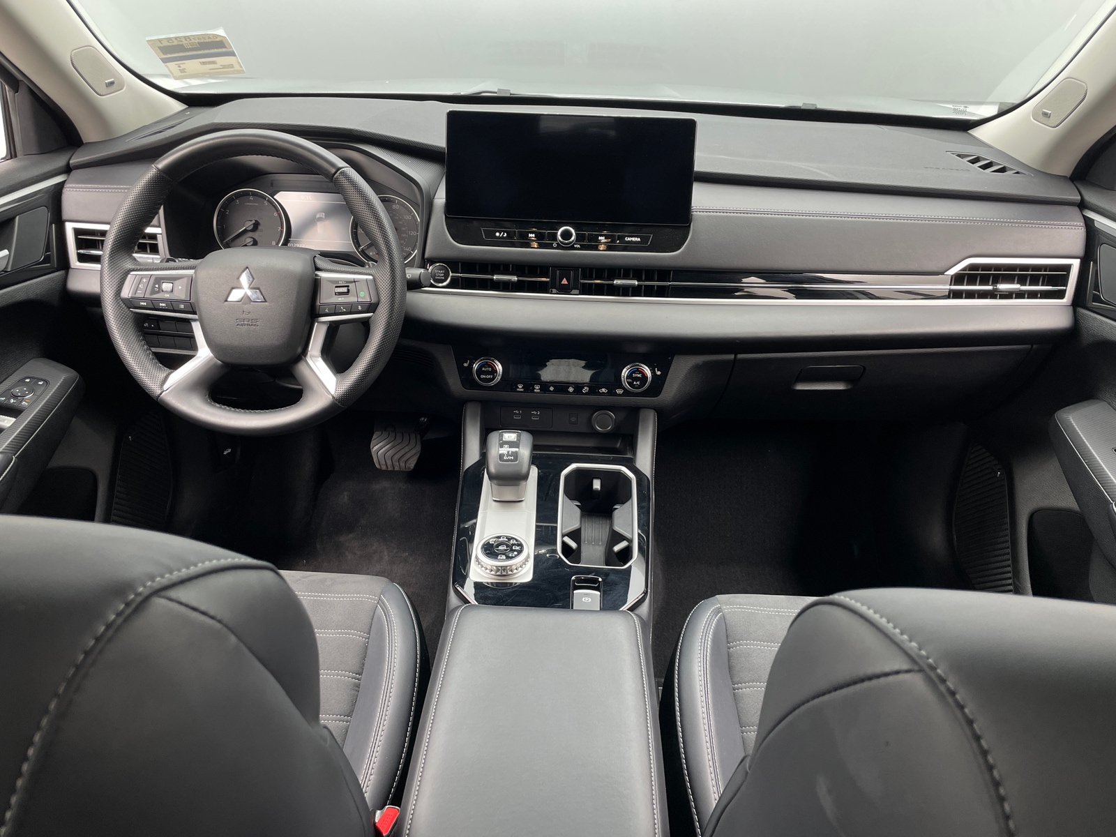 Thumbnail: 2025 Mitsubishi Outlander - 3