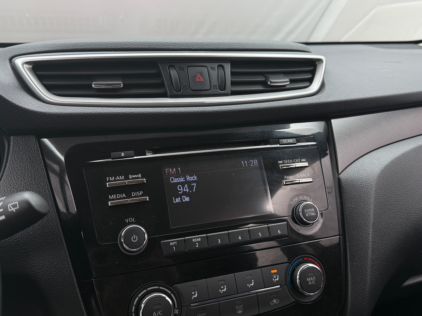 Thumbnail: 2015 Nissan Rogue - 4