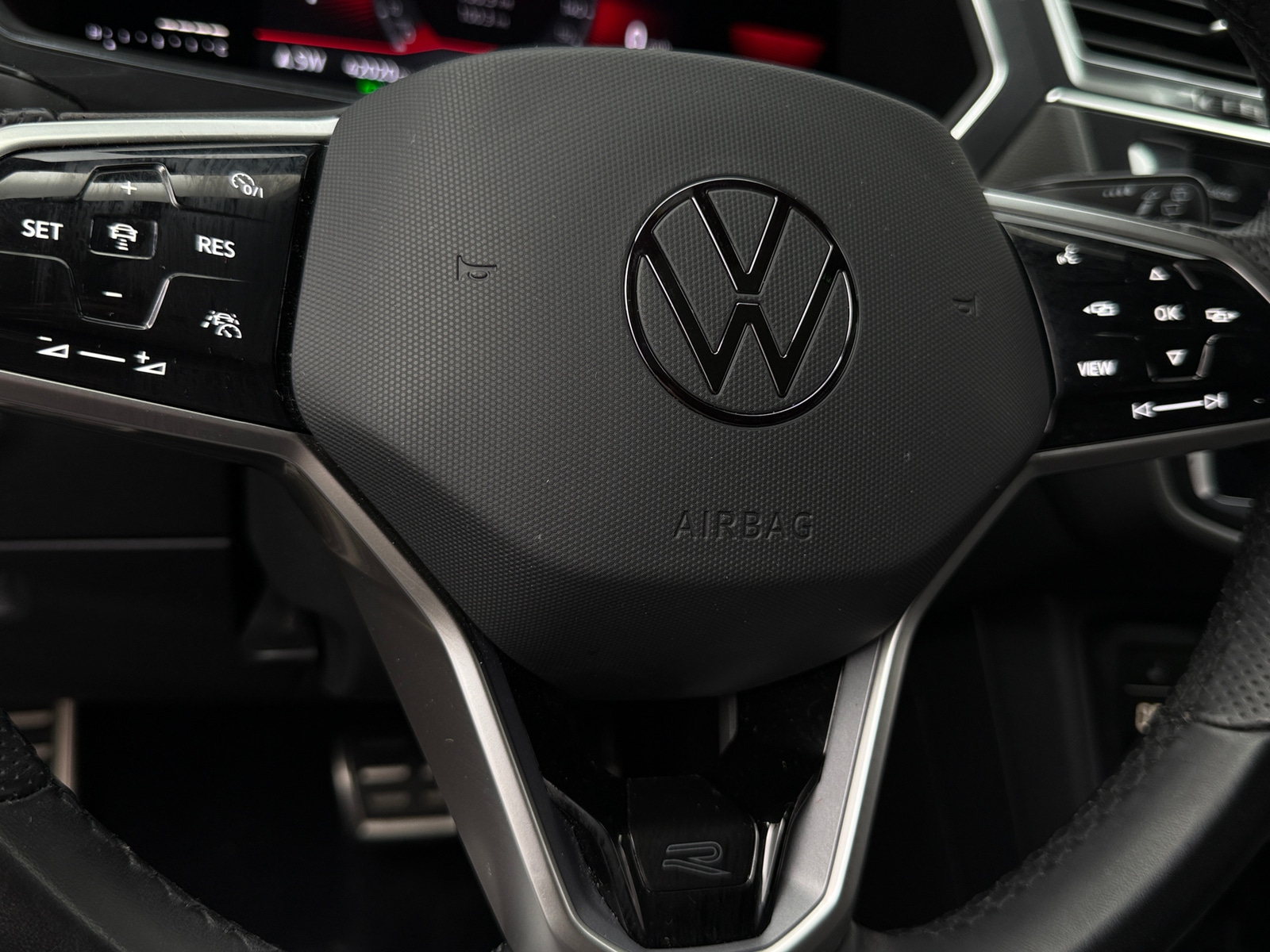 Thumbnail: 2022 Volkswagen Tiguan - 4