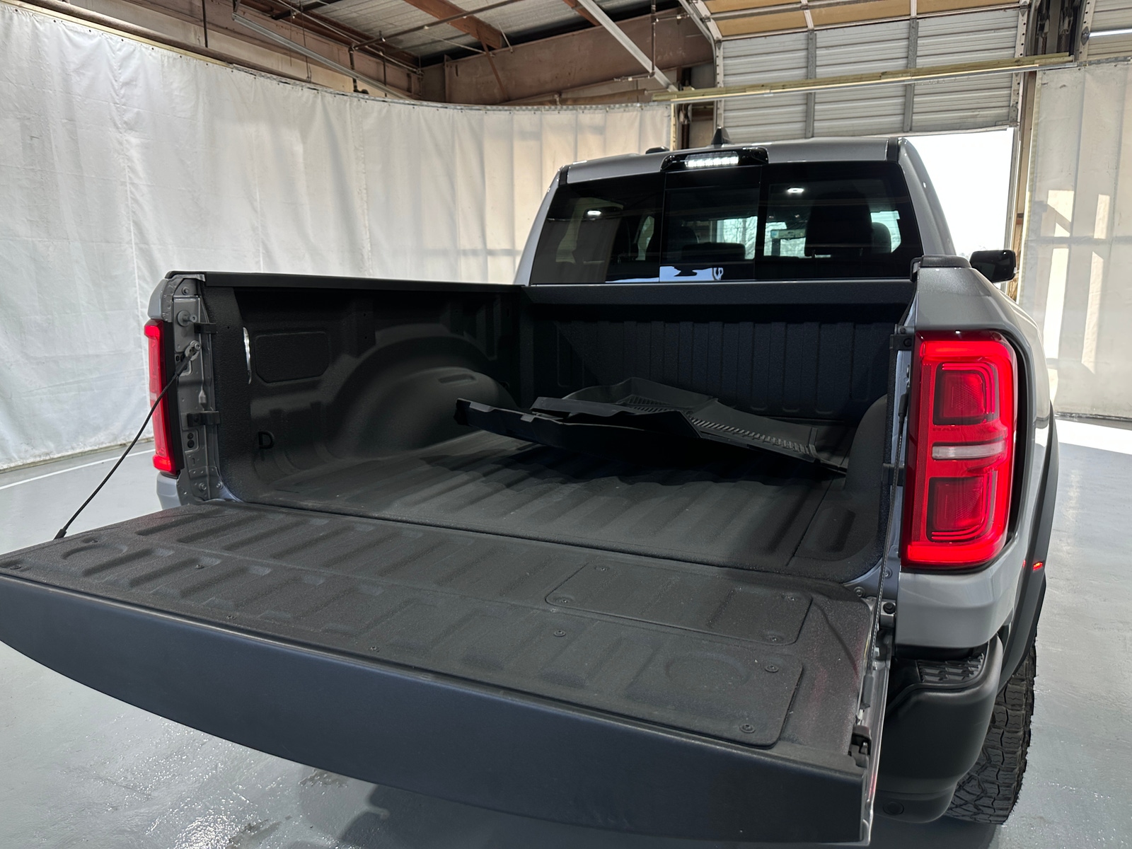 Thumbnail: 2025 RAM 1500 - 6