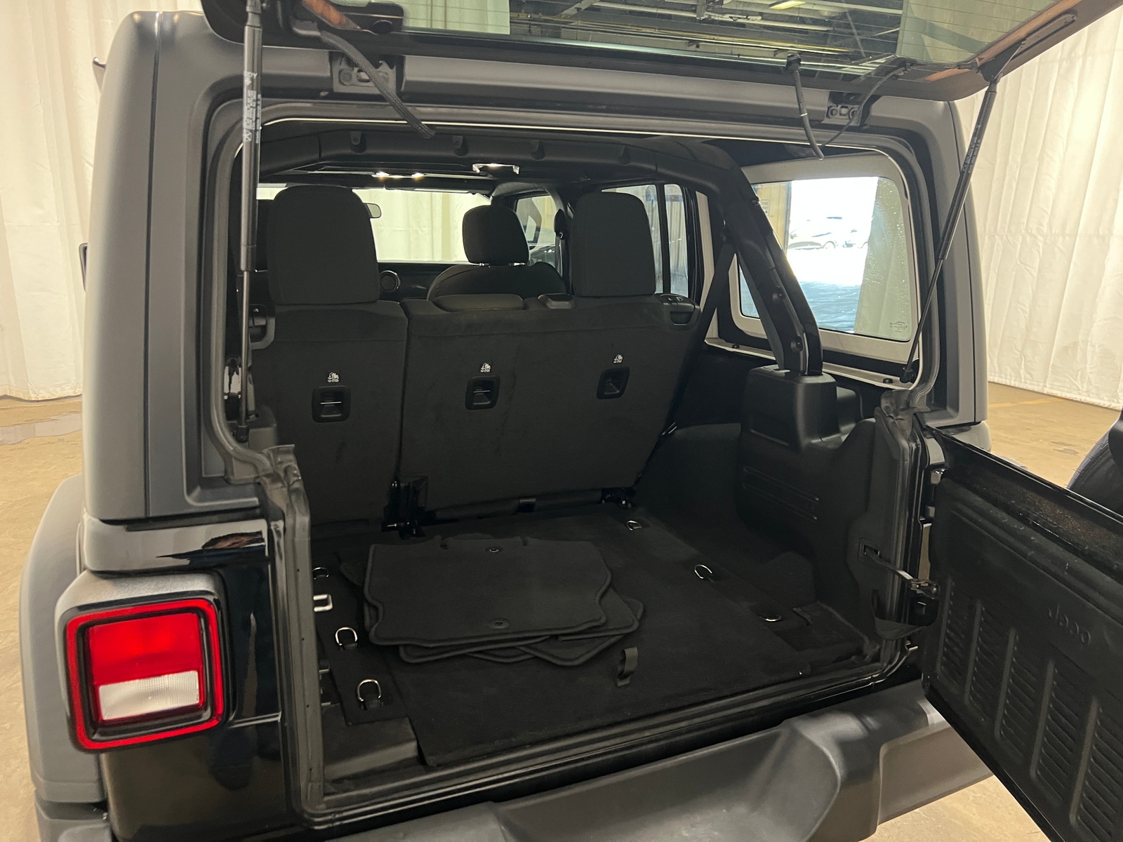 Thumbnail: 2022 Jeep Wrangler - 7