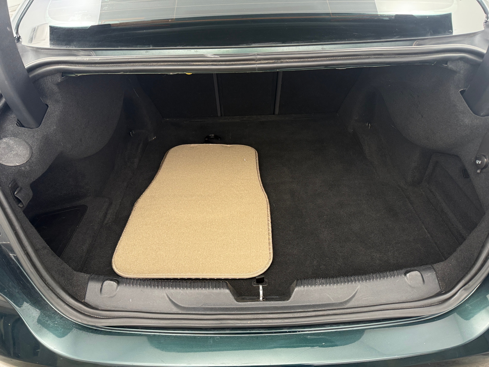 Thumbnail: 2017 Jaguar XE - 6