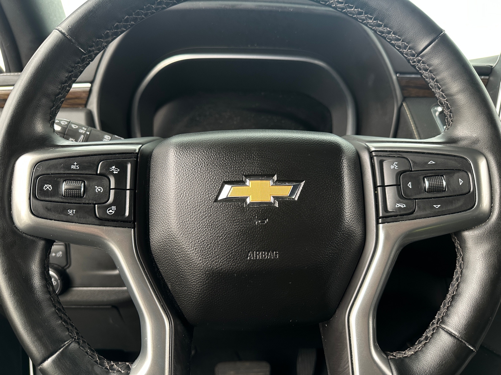 Thumbnail: 2023 Chevrolet Suburban - 4