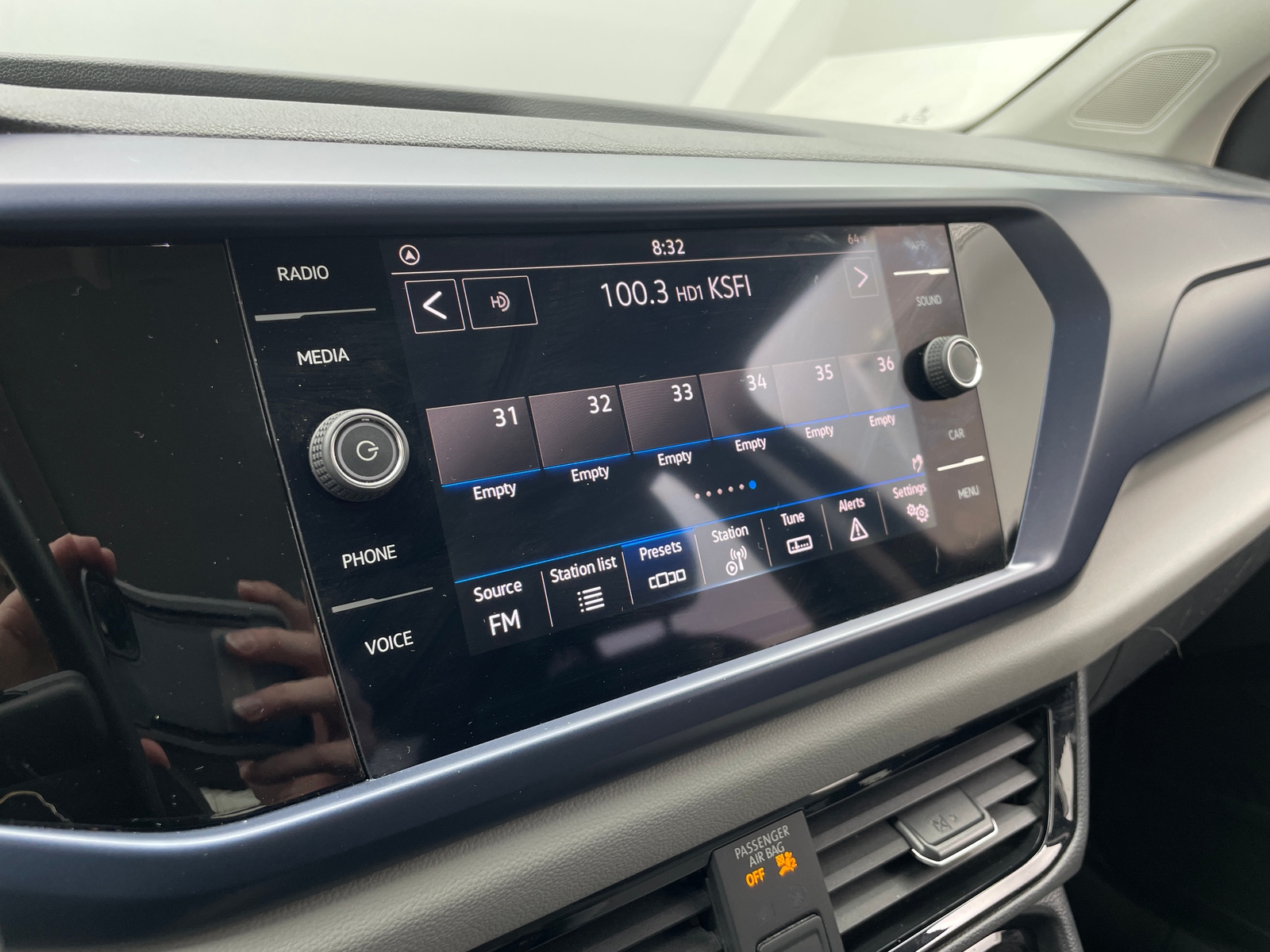 Thumbnail: 2023 Volkswagen Taos - 4