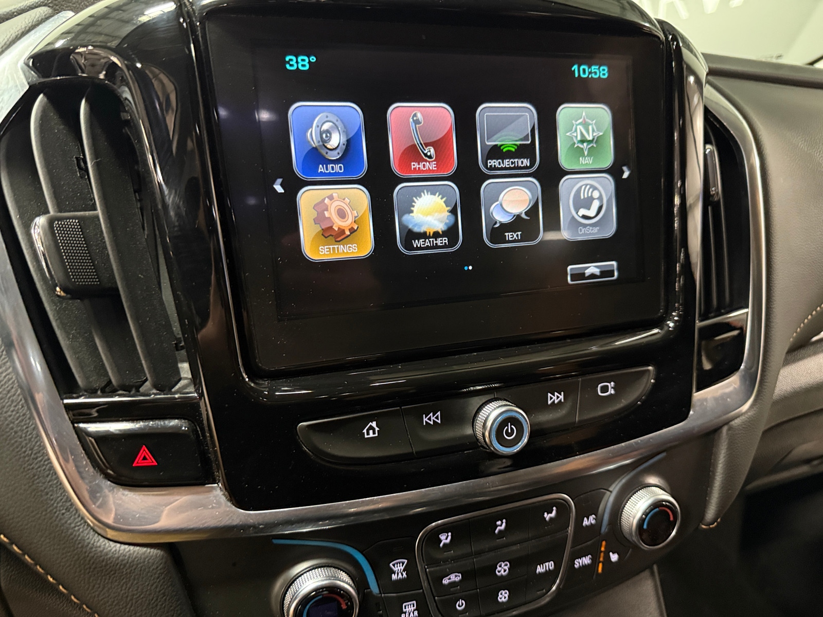 Thumbnail: 2019 Chevrolet Traverse - 3