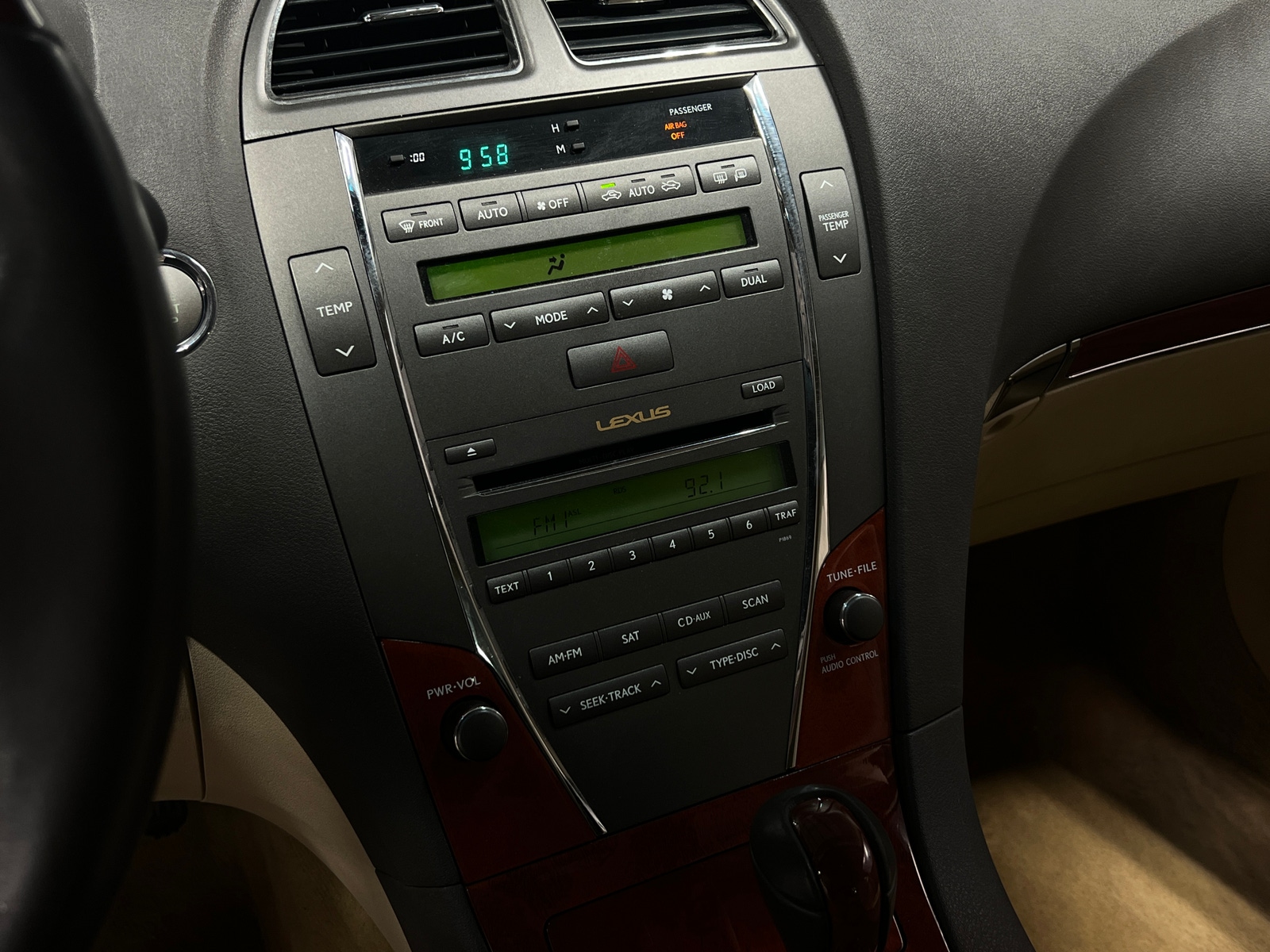 Thumbnail: 2010 Lexus ES - 3