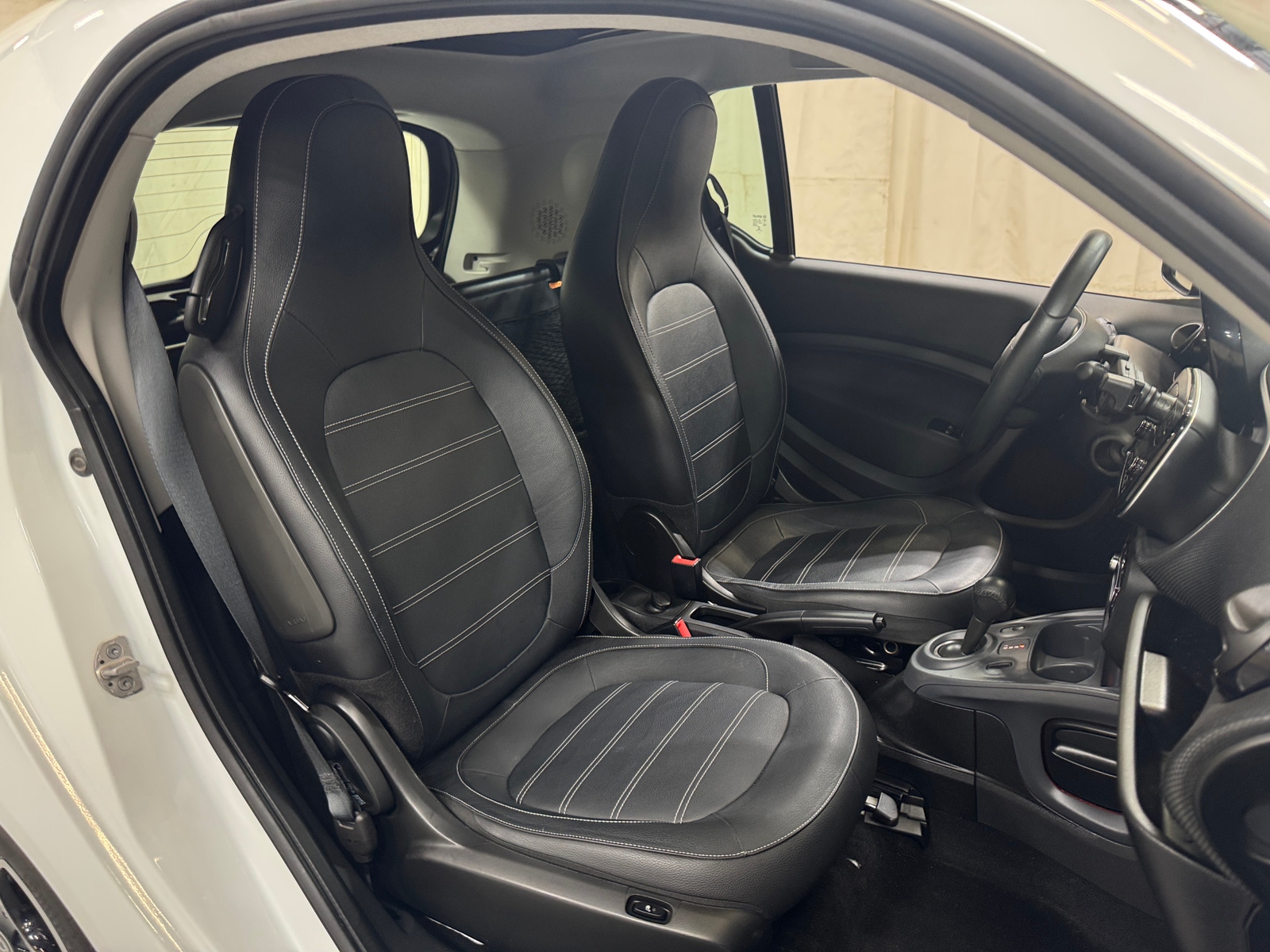 Thumbnail: 2016 smart fortwo - 2