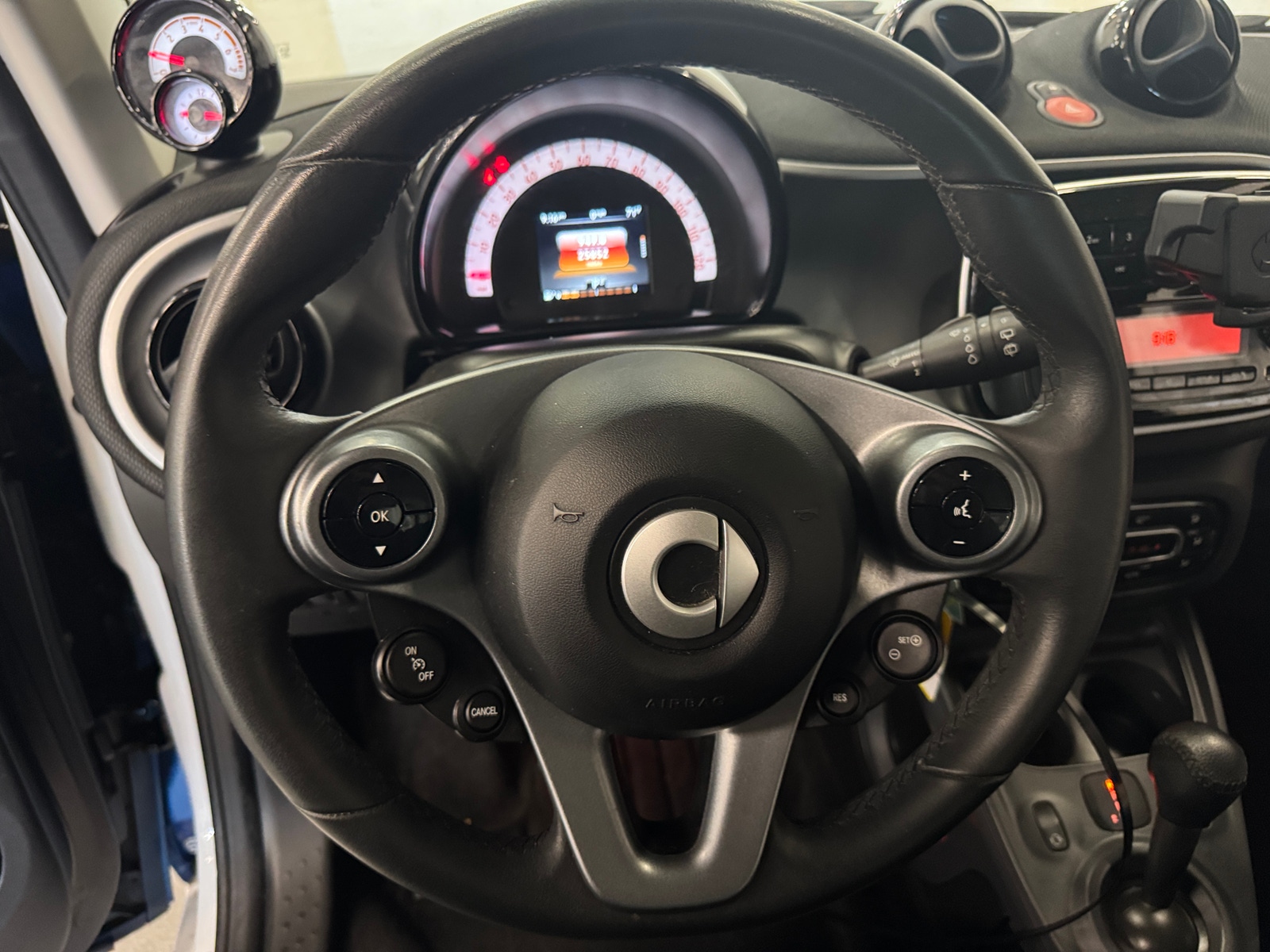 Thumbnail: 2016 smart fortwo - 5