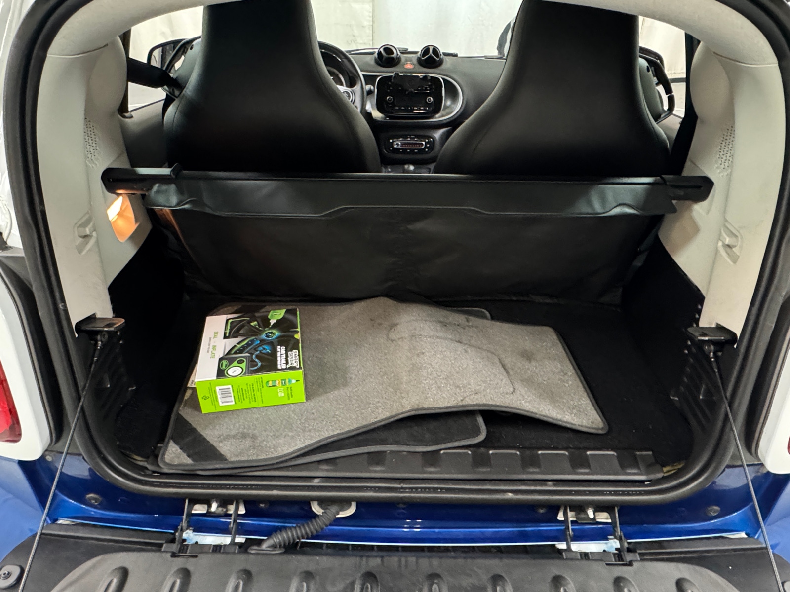 Thumbnail: 2016 smart fortwo - 6