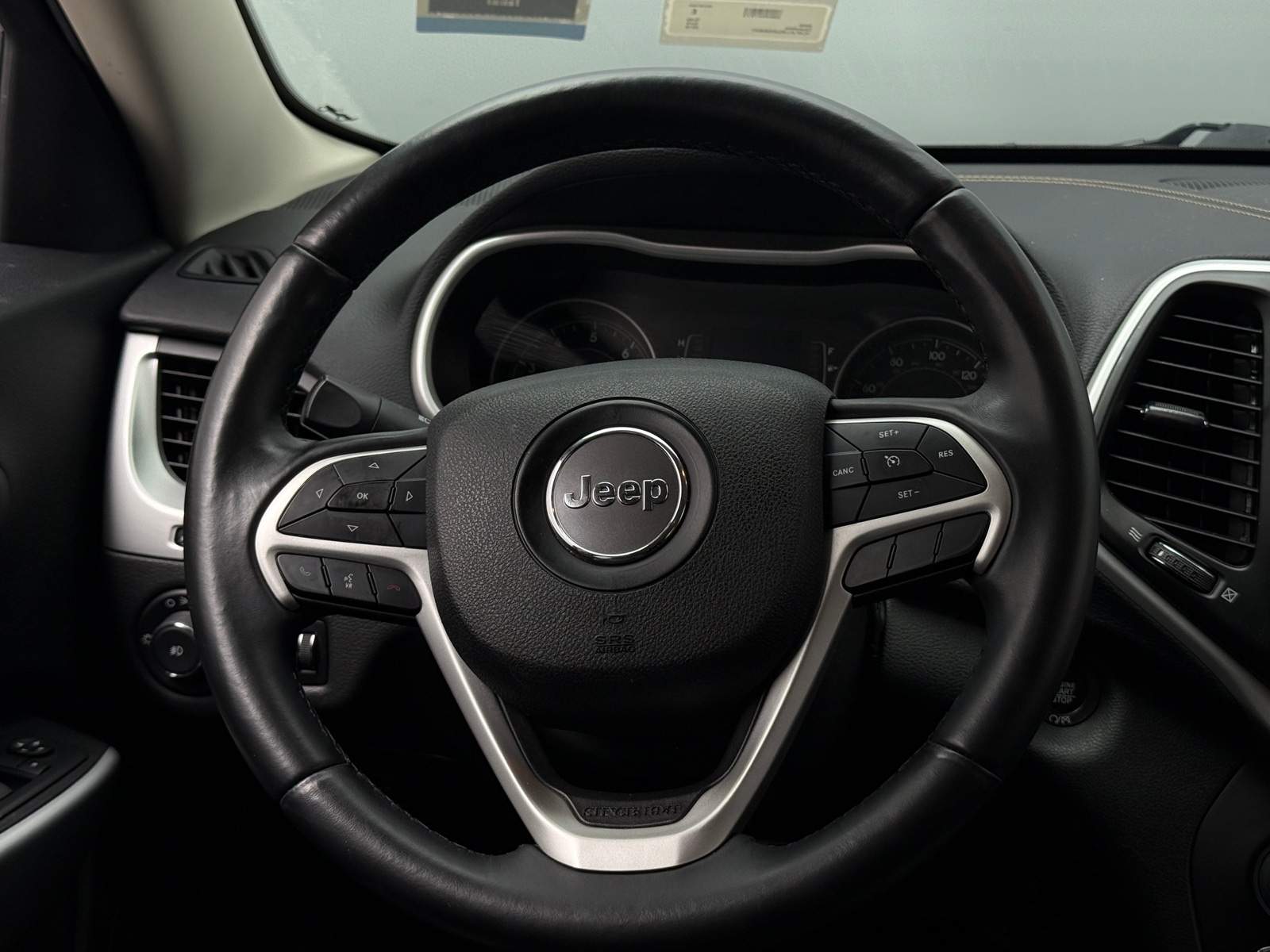 Thumbnail: 2018 Jeep Cherokee - 5