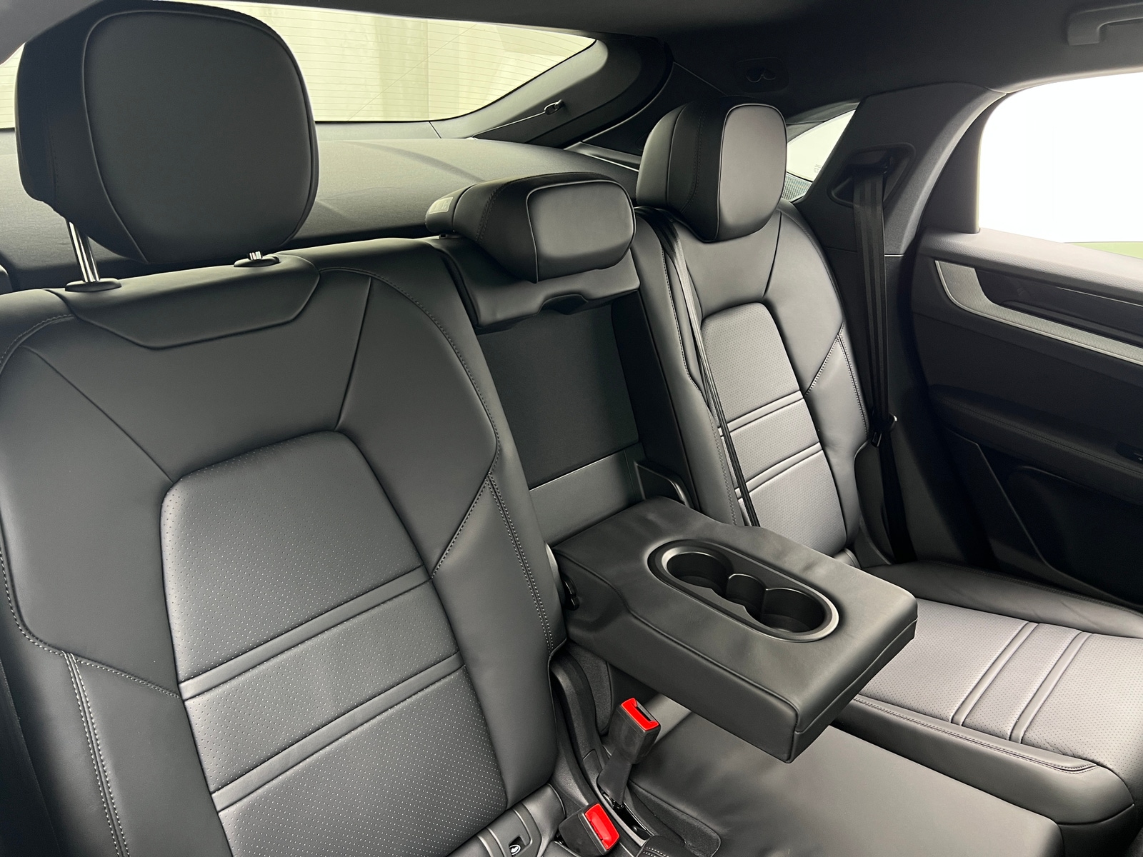 Thumbnail: 2025 Porsche  - 5