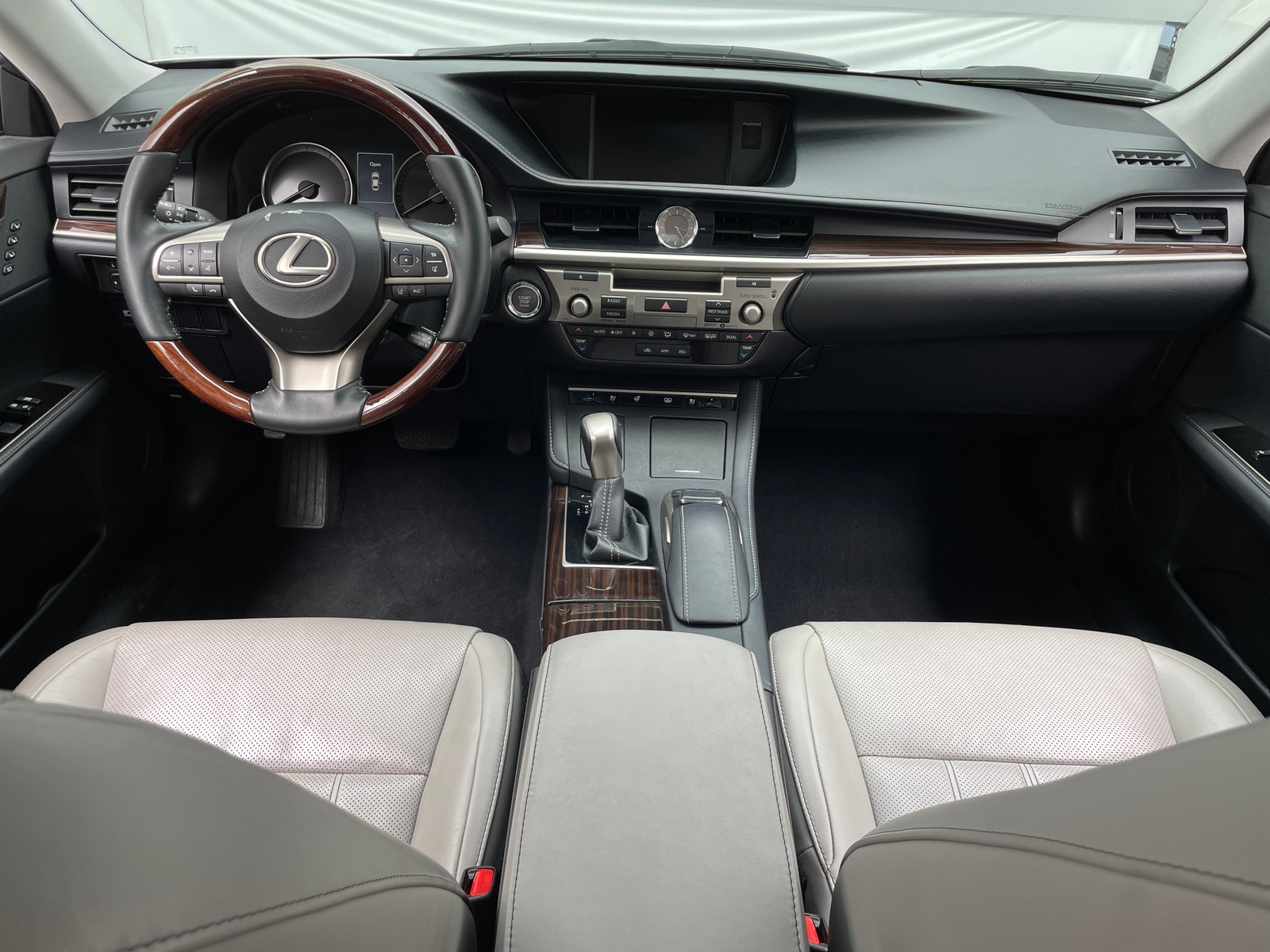 Thumbnail: 2017 Lexus ES - 2