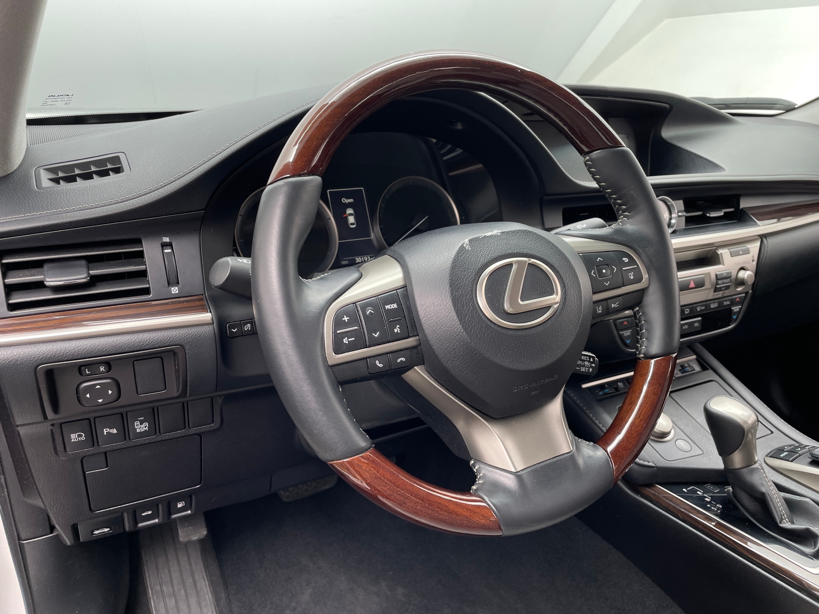 Thumbnail: 2017 Lexus ES - 4