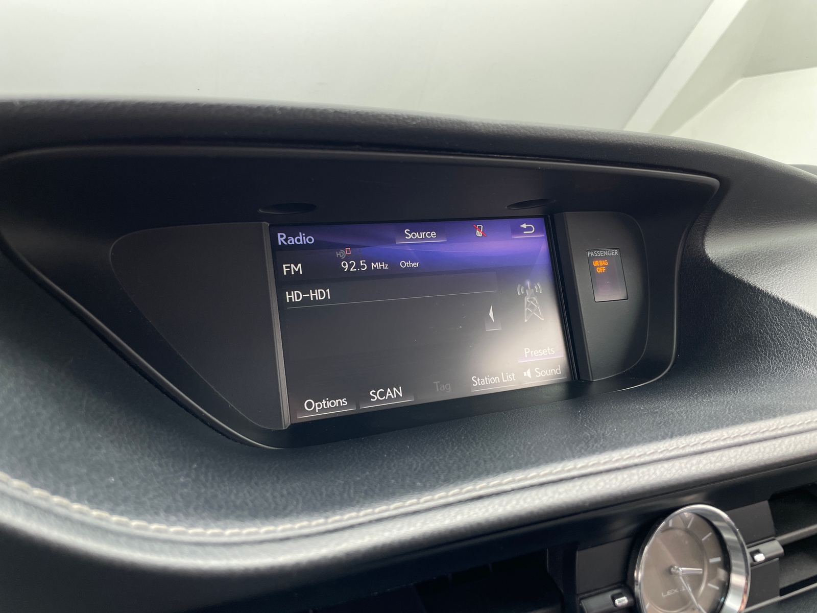 Thumbnail: 2017 Lexus ES - 3