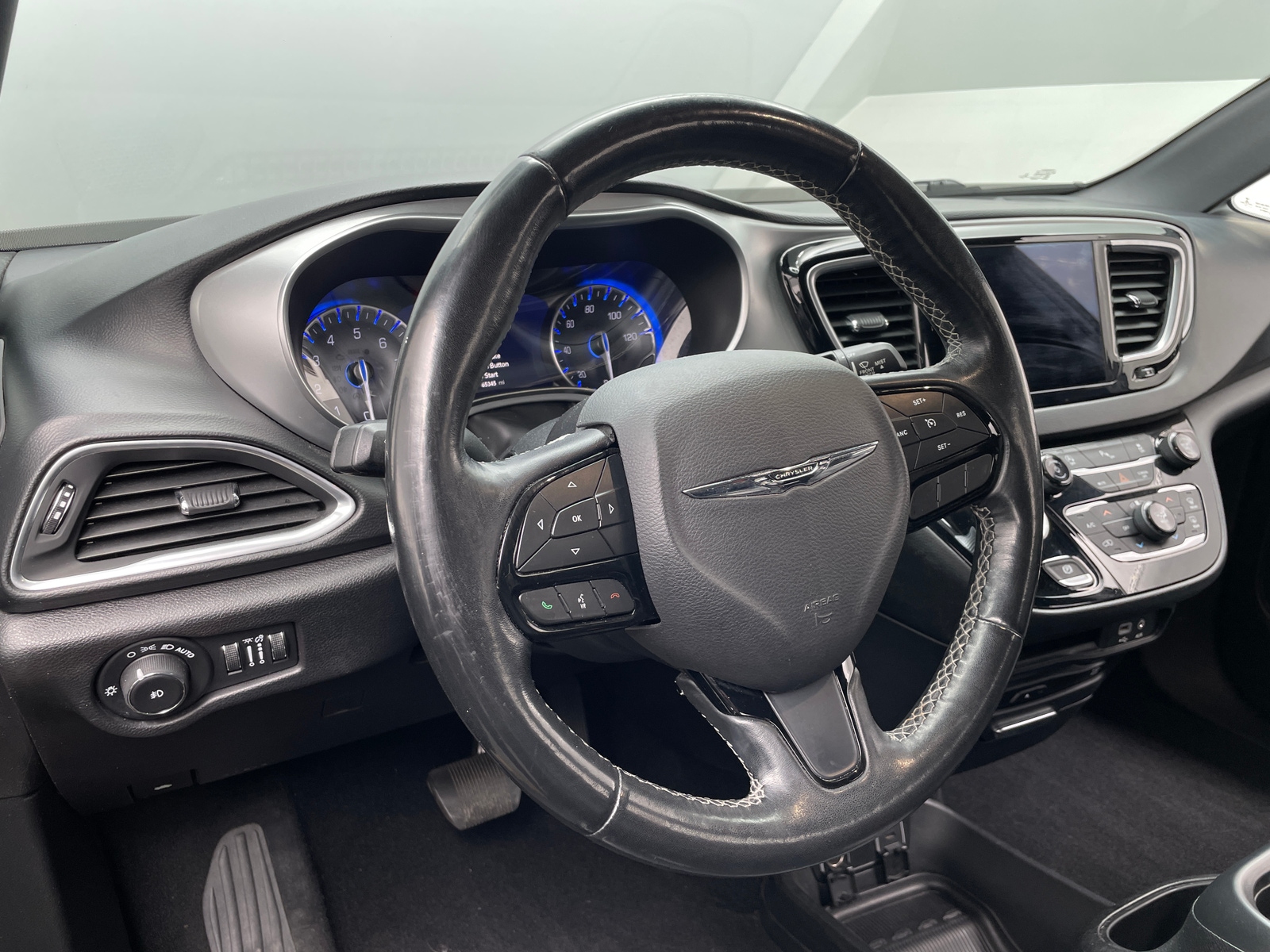 Thumbnail: 2019 Chrysler Pacifica - 4