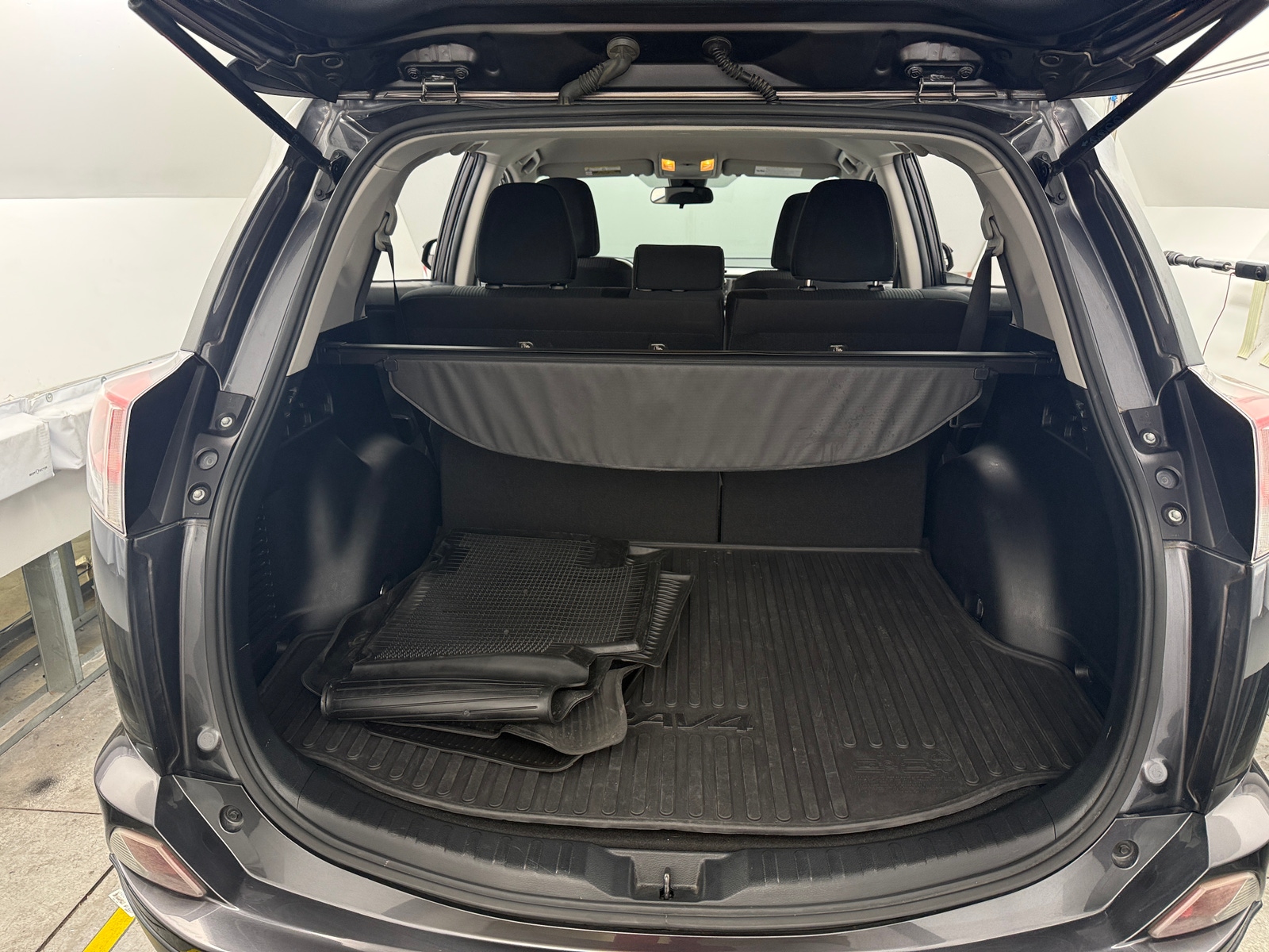 Thumbnail: 2017 Toyota RAV4 - 7