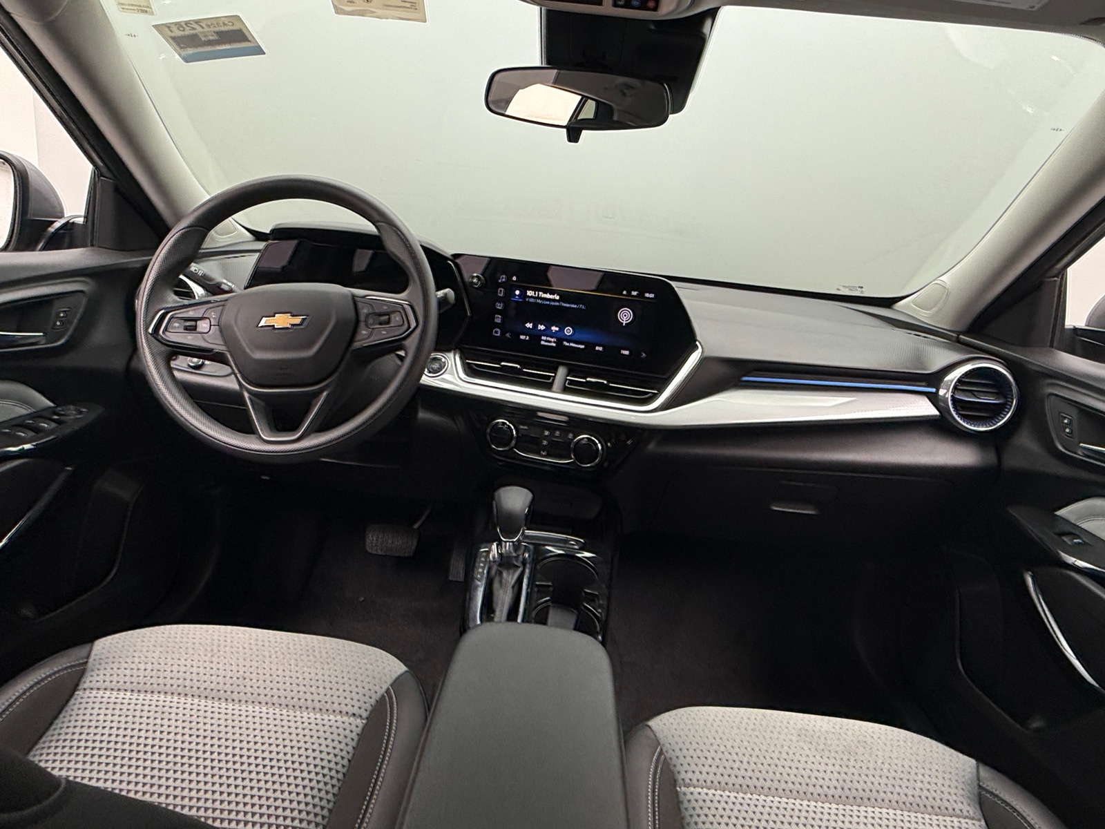 Thumbnail: 2025 Chevrolet Trax - 3