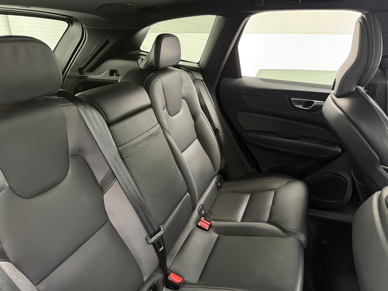 Thumbnail: 2022 Volvo XC60 - 5