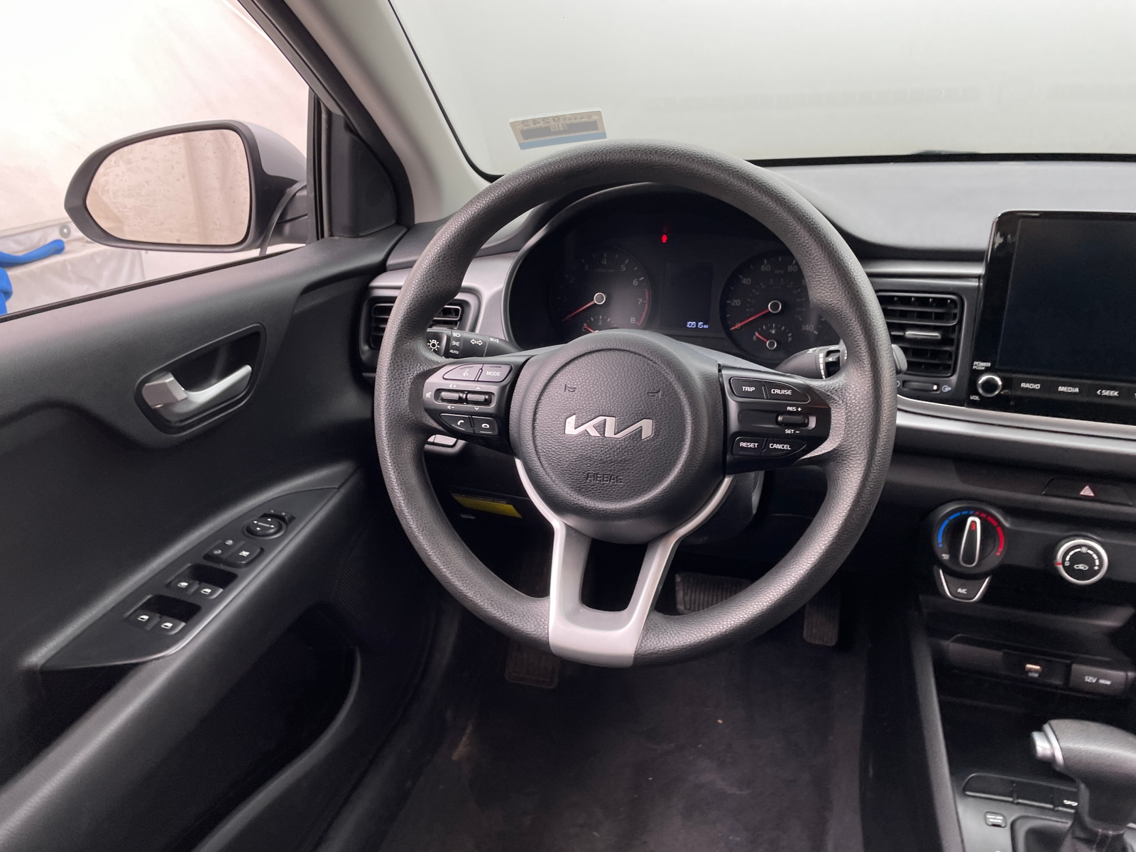 Thumbnail: 2023 Kia Rio - 5