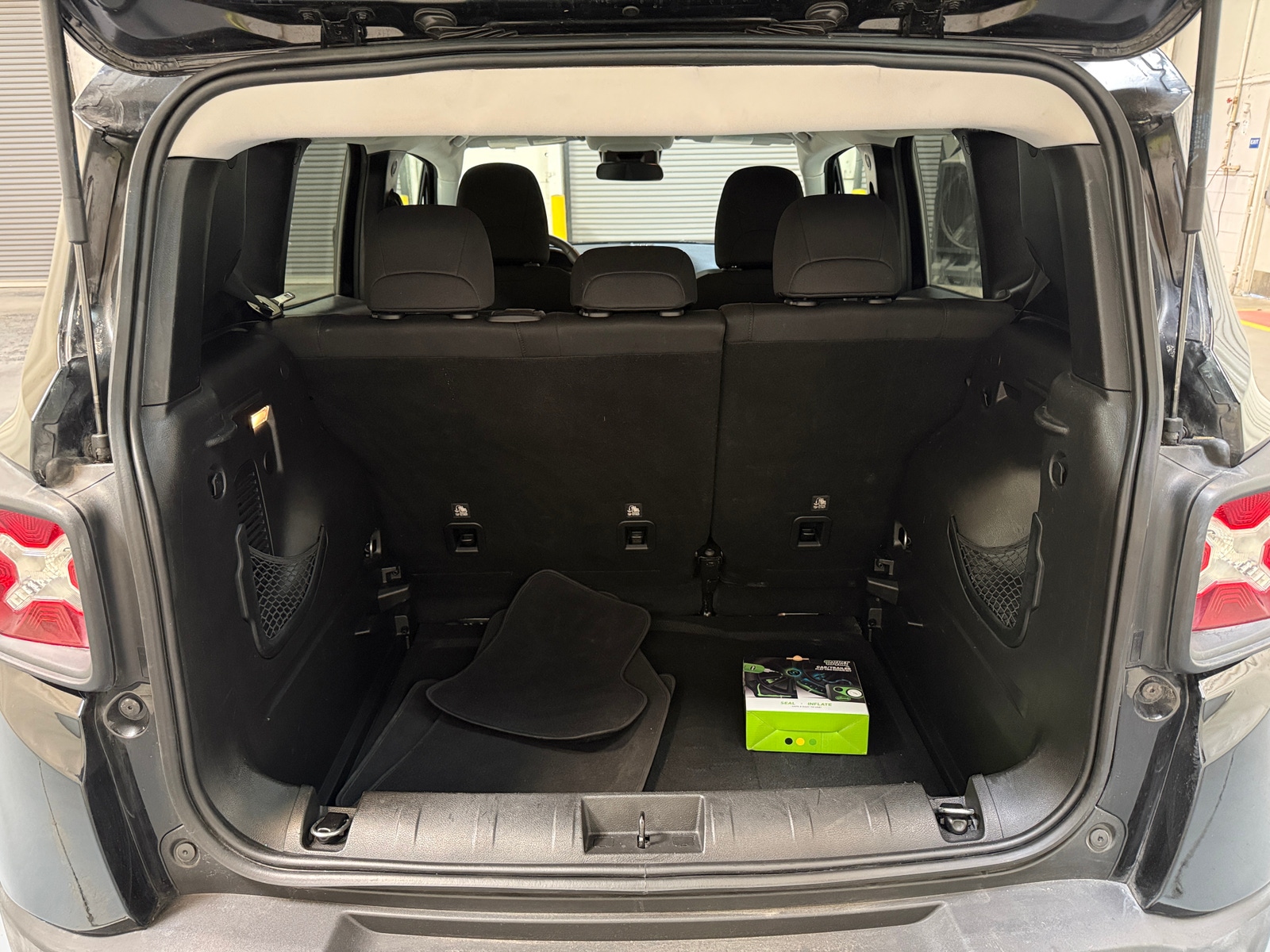 Thumbnail: 2018 Jeep Renegade - 7