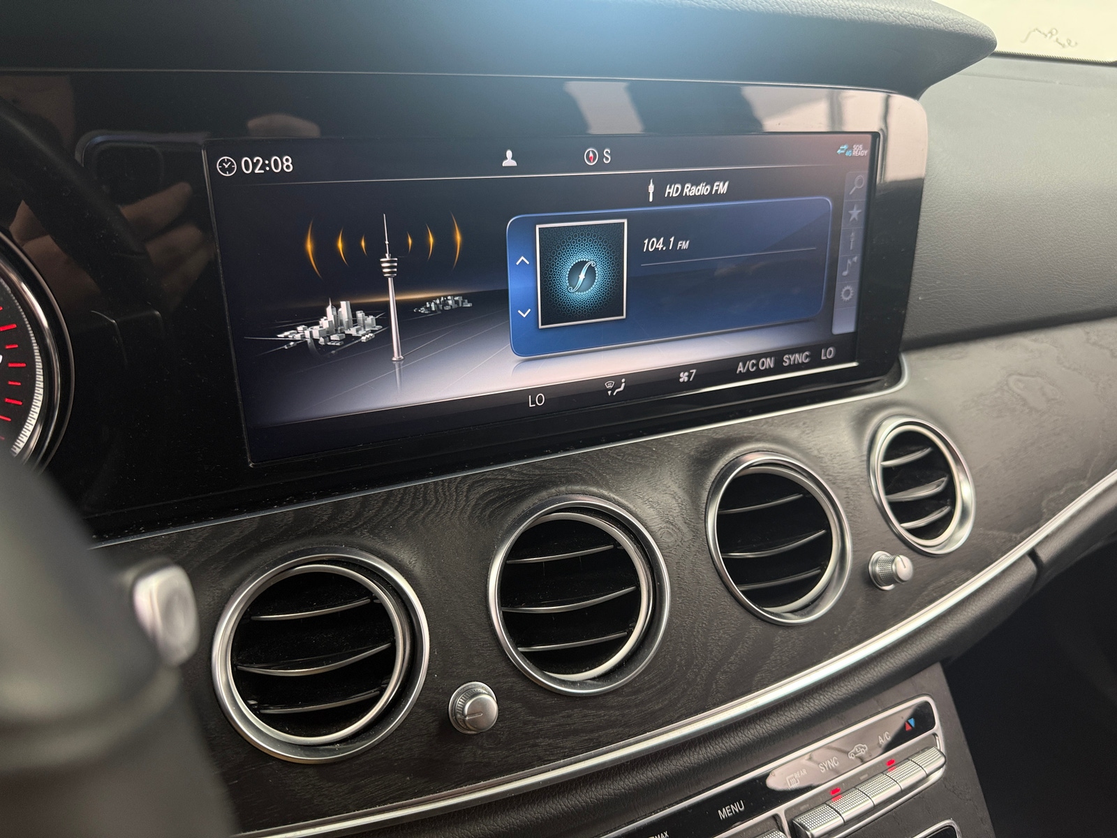 Thumbnail: 2019 Mercedes-Benz E-Class - 3