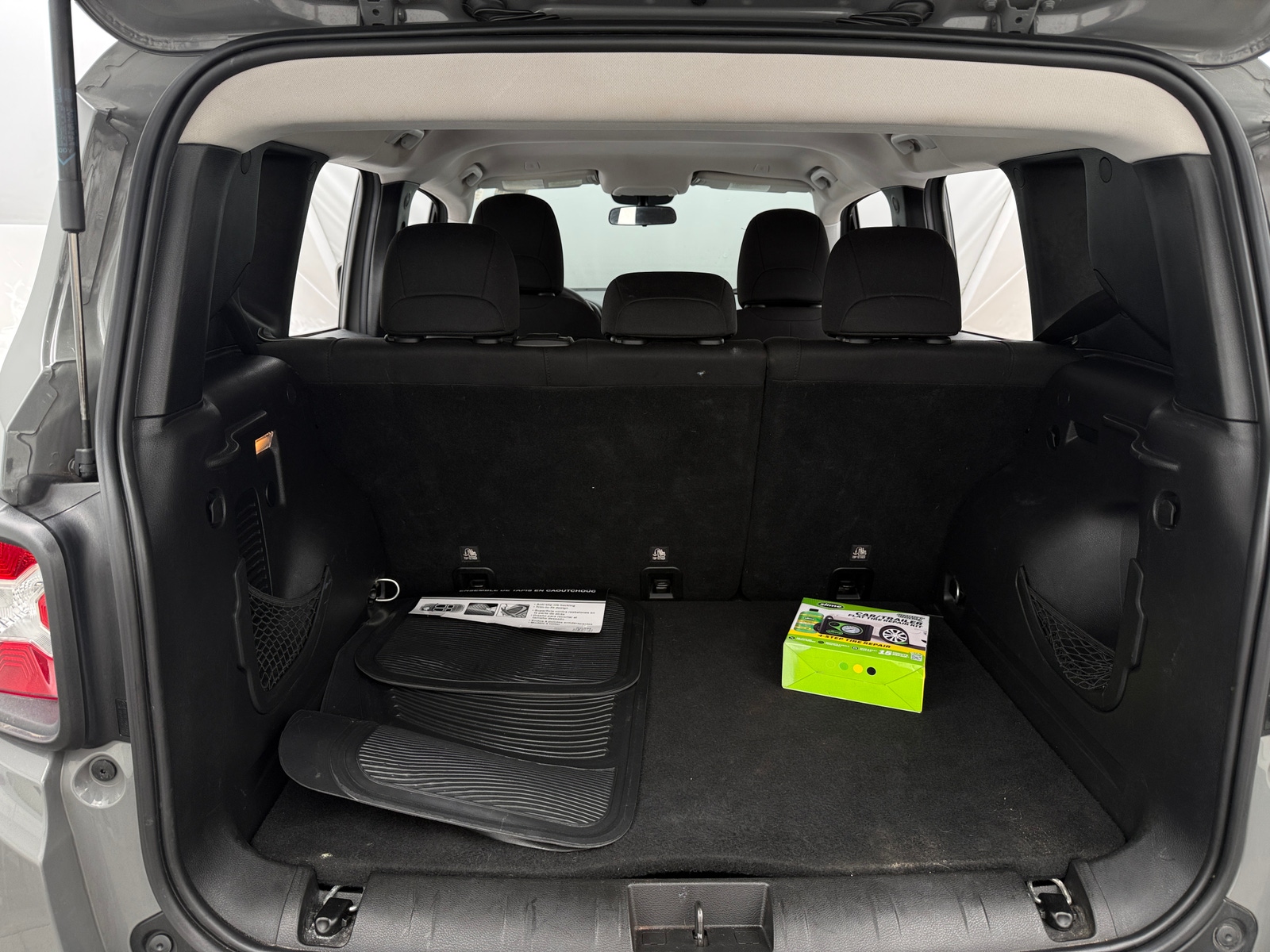 Thumbnail: 2019 Jeep Renegade - 7