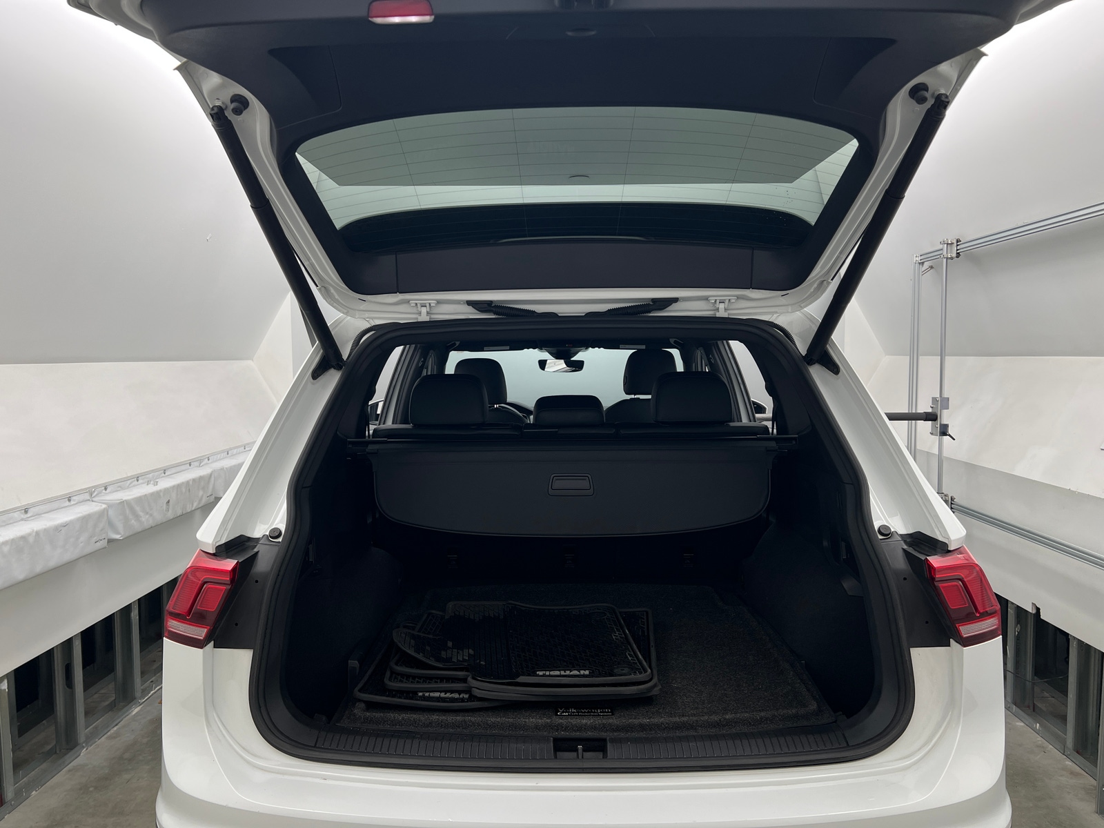 Thumbnail: 2020 Volkswagen Tiguan - 6