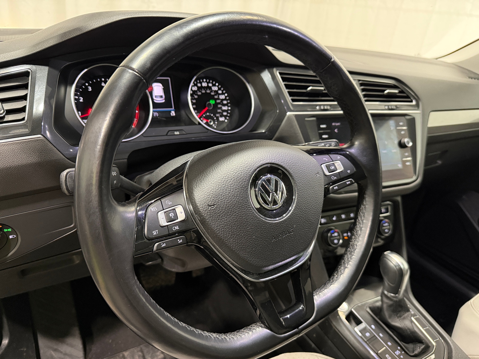 Thumbnail: 2018 Volkswagen Tiguan - 5