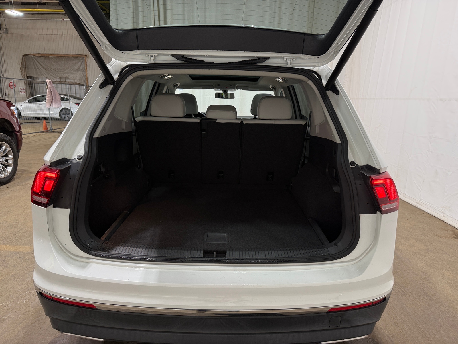 Thumbnail: 2018 Volkswagen Tiguan - 7