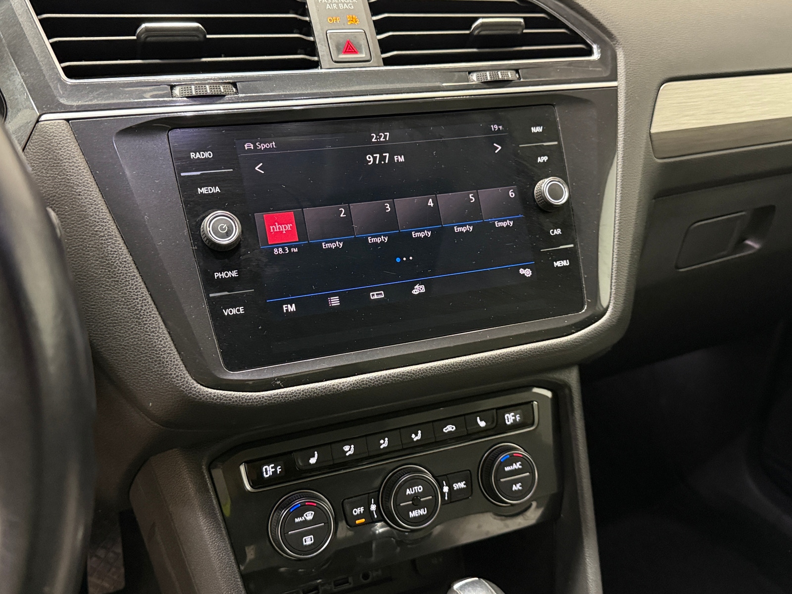 Thumbnail: 2018 Volkswagen Tiguan - 4