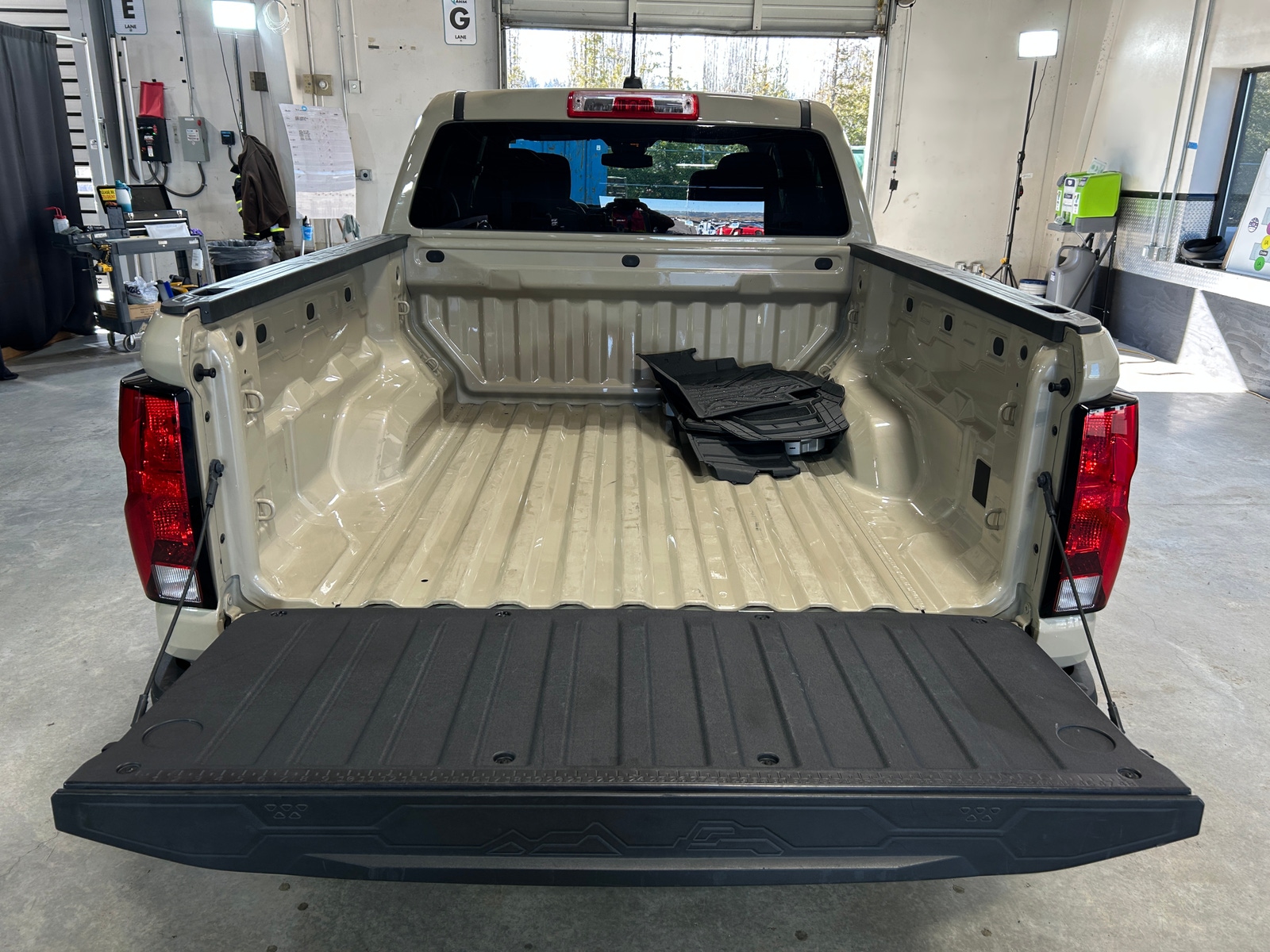 Thumbnail: 2023 Chevrolet Colorado - 7