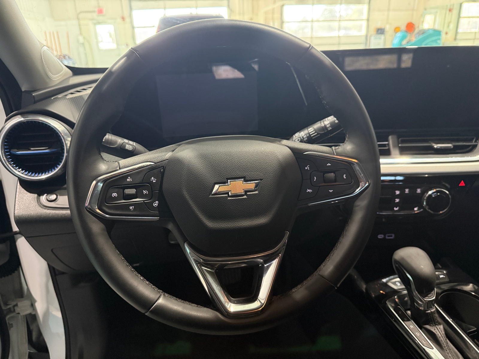 Thumbnail: 2025 Chevrolet Trax - 5