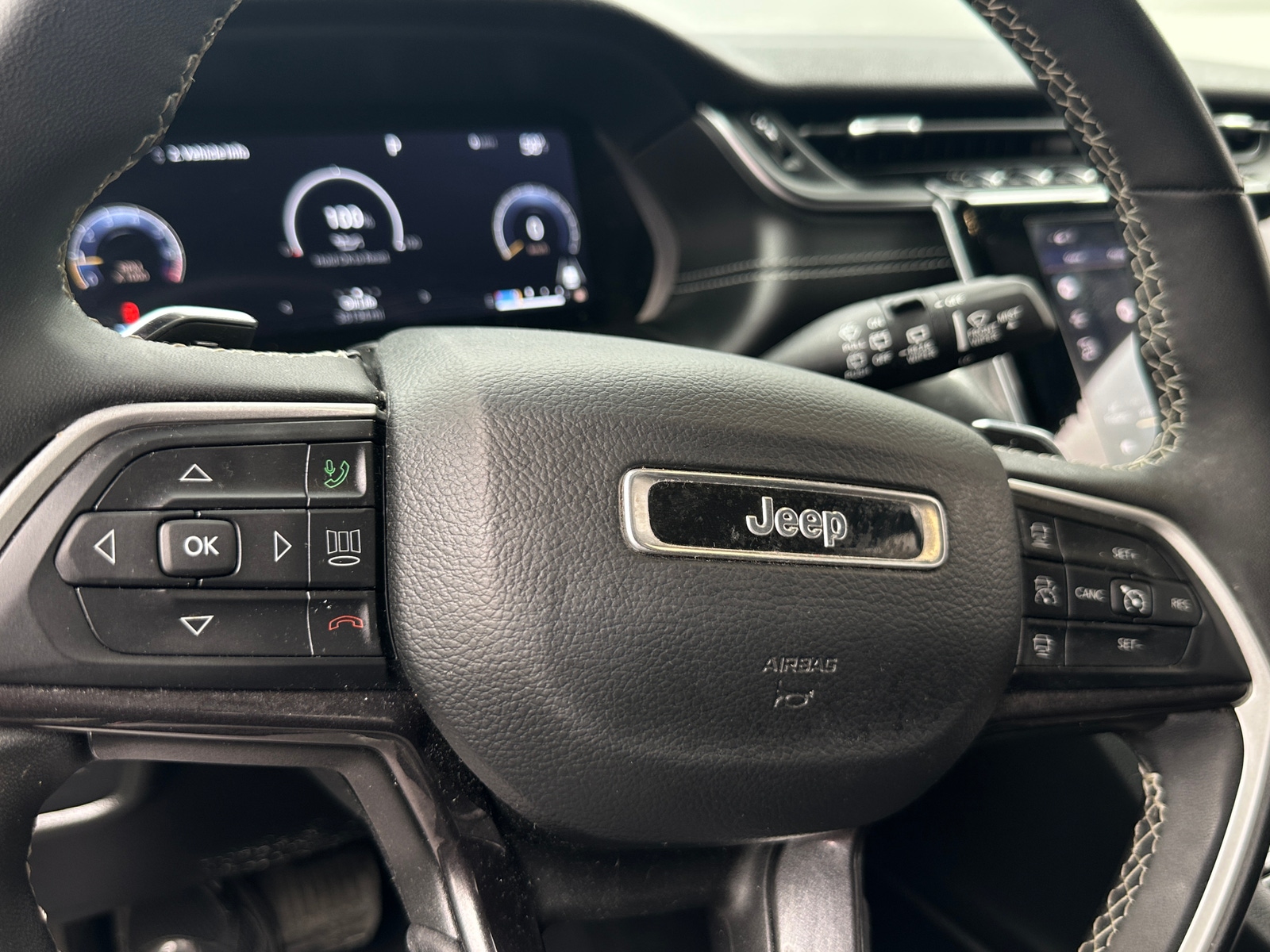 Thumbnail: 2023 Jeep Grand Cherokee L - 4