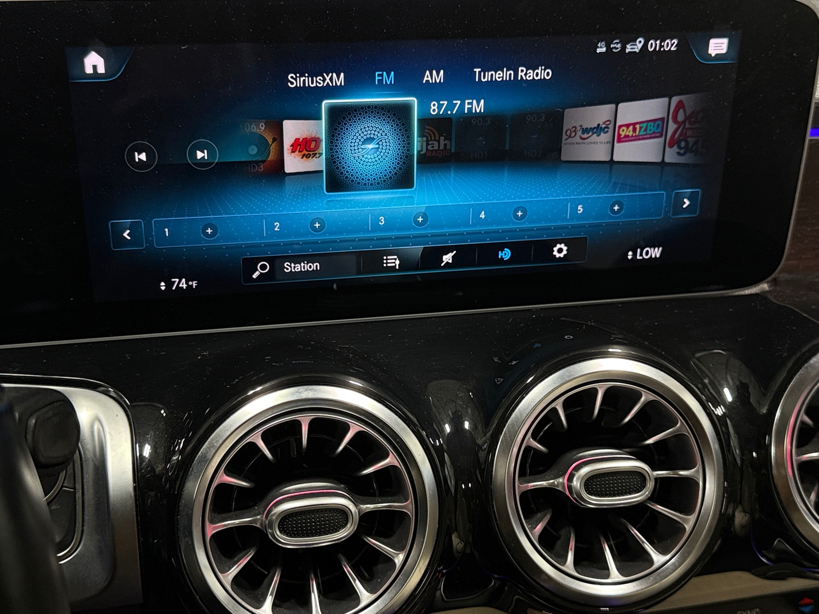 Thumbnail: 2021 Mercedes-Benz GLB - 3