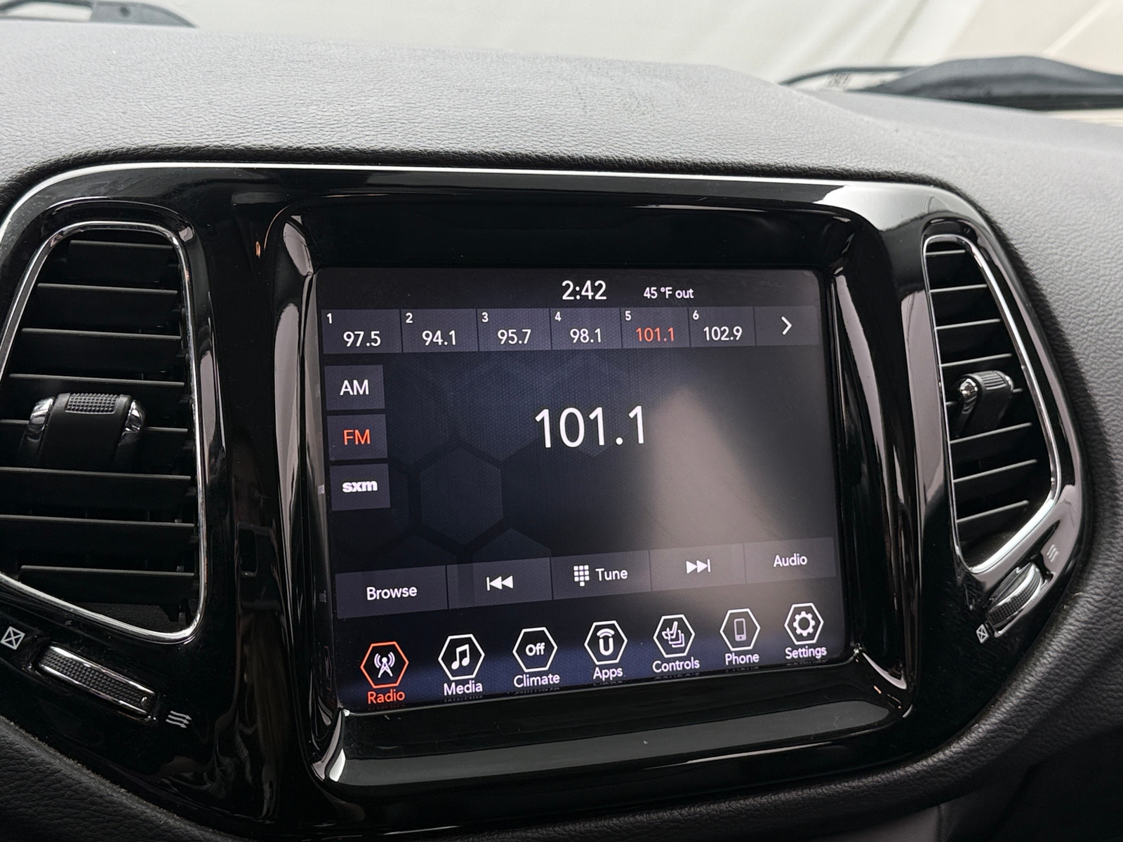 Thumbnail: 2020 Jeep Compass - 3