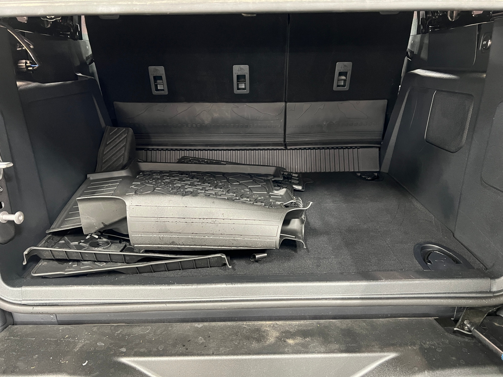 Thumbnail: 2025 Ford Bronco - 7