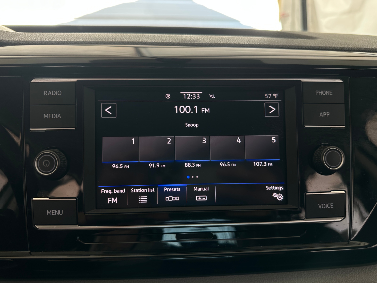 Thumbnail: 2023 Volkswagen Taos - 4