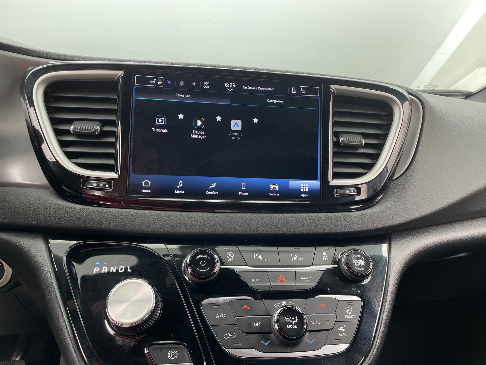 Thumbnail: 2025 Chrysler Pacifica - 3