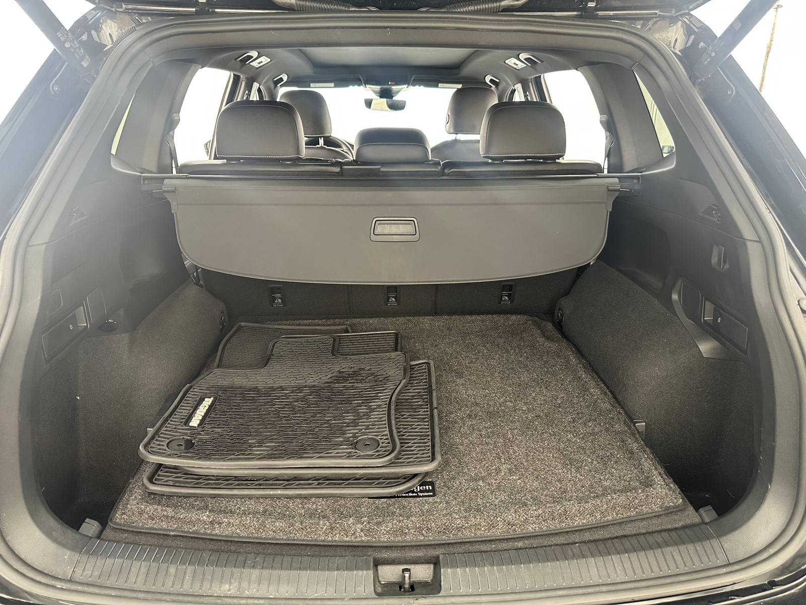 Thumbnail: 2022 Volkswagen Tiguan - 6