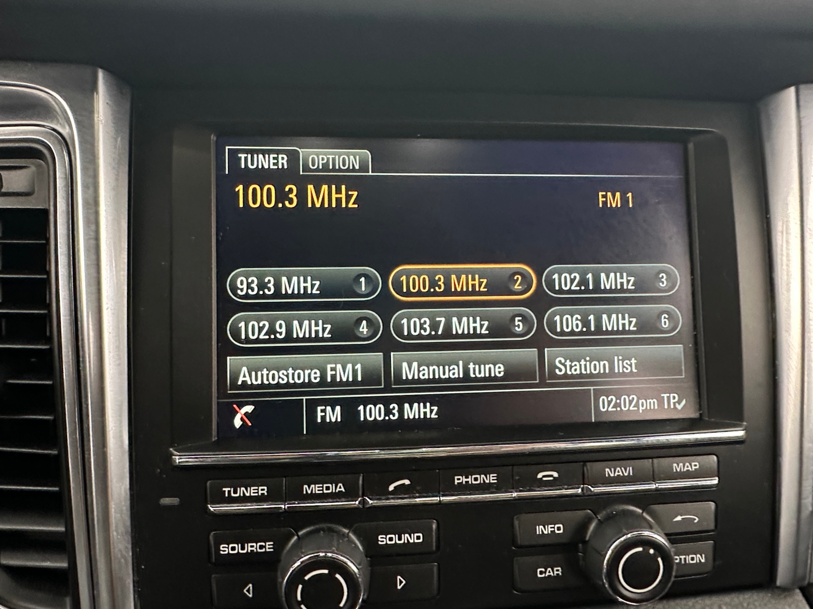 Thumbnail: 2015 Porsche Macan - 3