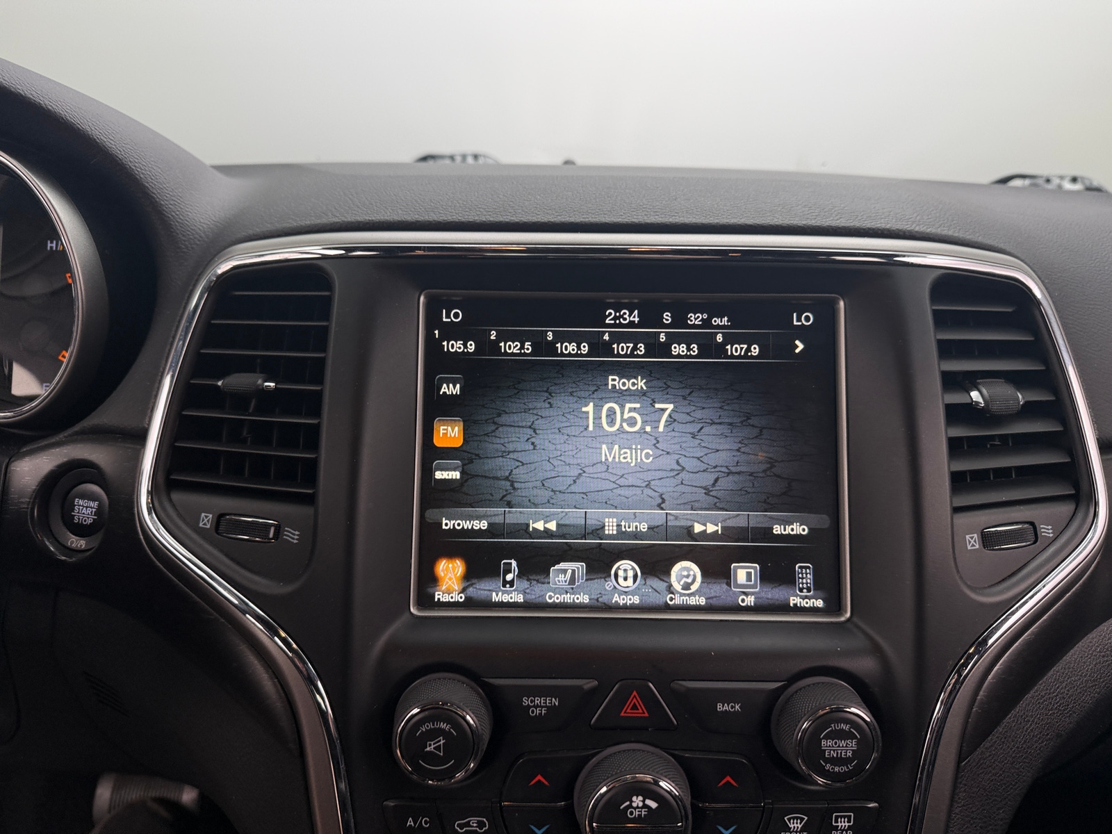 Thumbnail: 2017 Jeep Grand Cherokee - 3