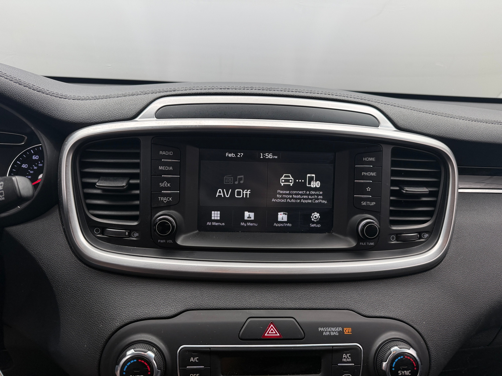 Thumbnail: 2019 Kia Sorento - 4