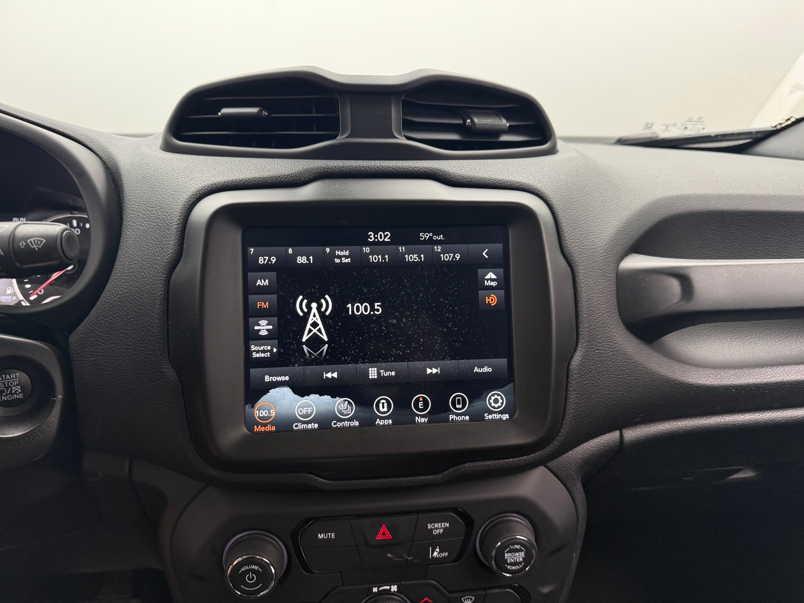 Thumbnail: 2022 Jeep Renegade - 4