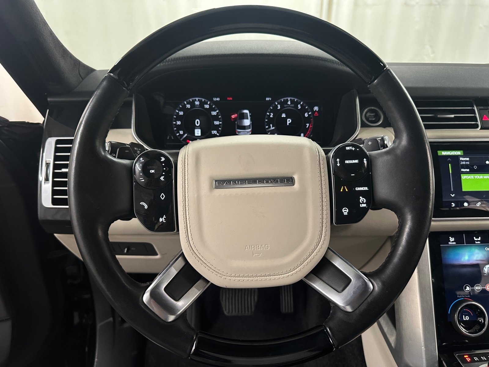 Thumbnail: 2019 Land Rover Range Rover - 4