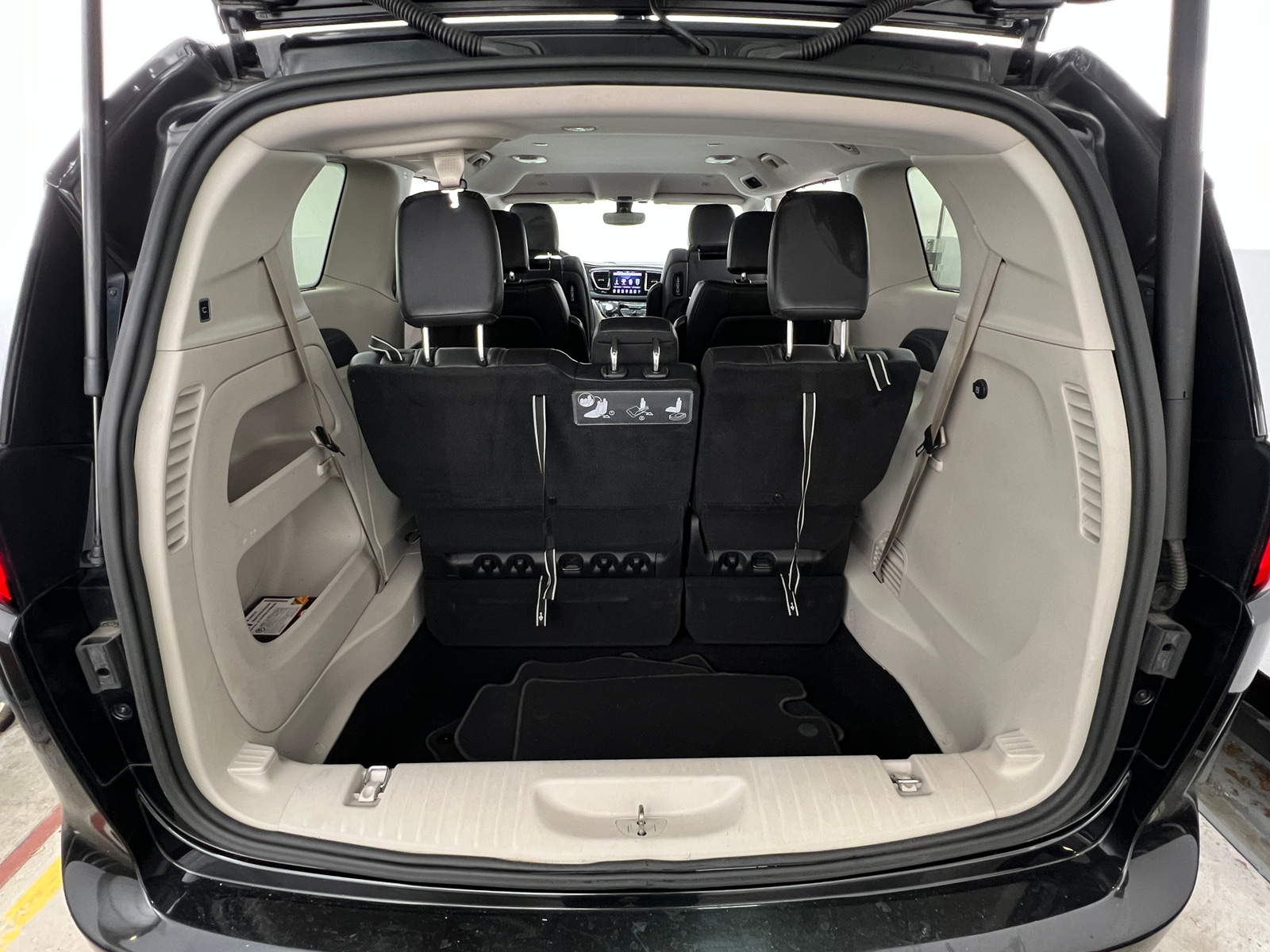 Thumbnail: 2019 Chrysler Pacifica - 6