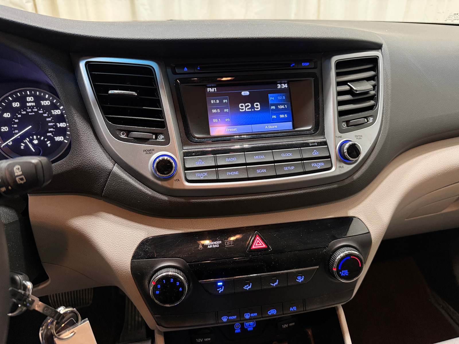 Thumbnail: 2016 Hyundai Tucson - 4