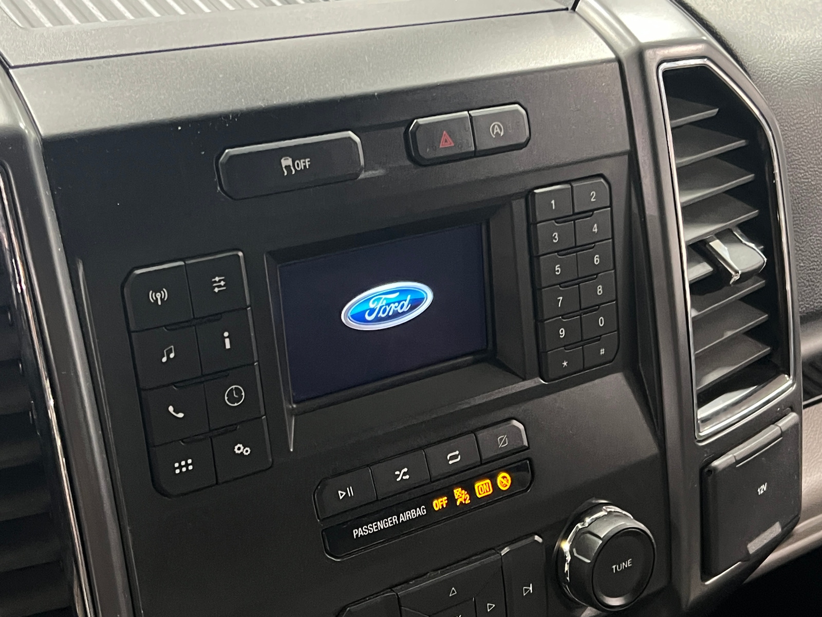 Thumbnail: 2018 Ford Econoline - 4