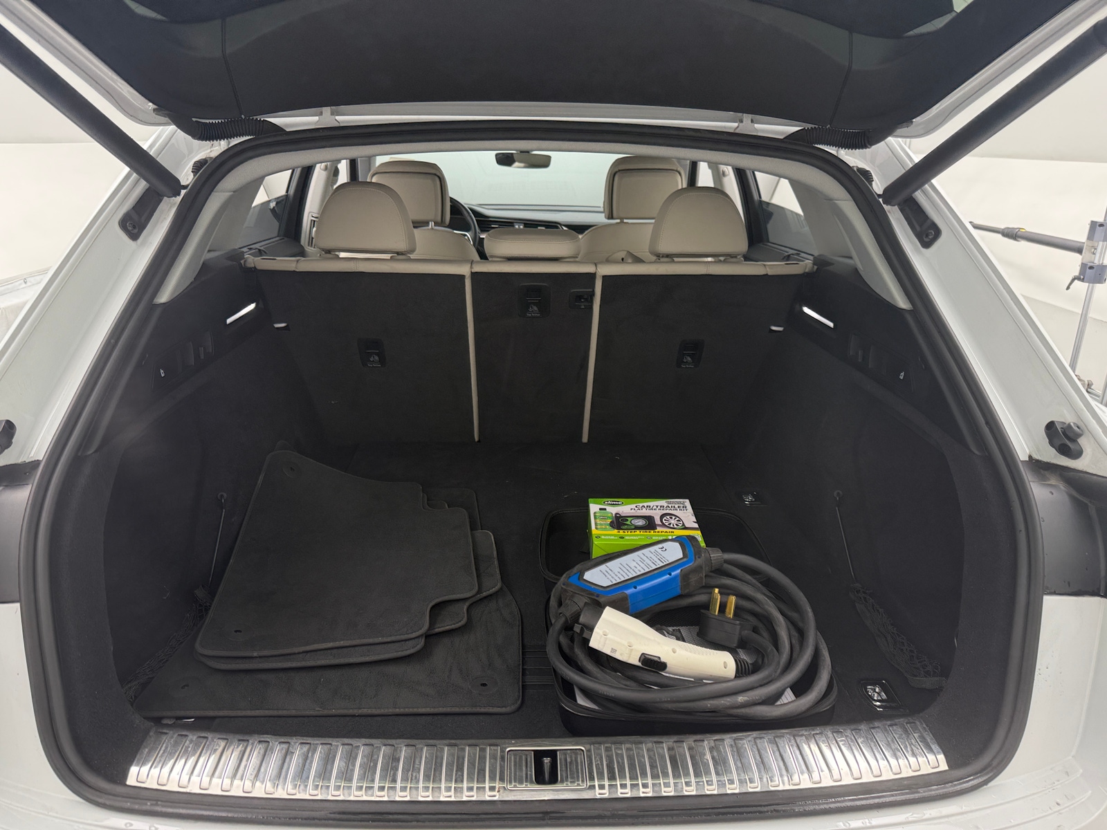 Thumbnail: 2019 Audi e-tron - 6