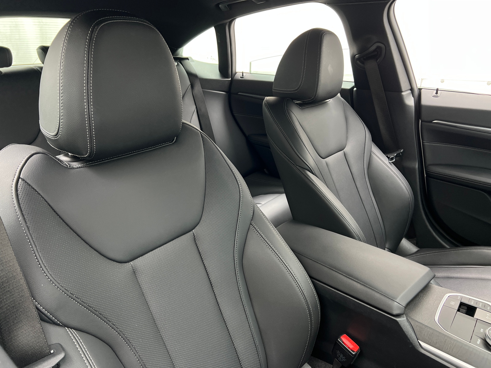 Thumbnail: 2022 BMW i4 - 2